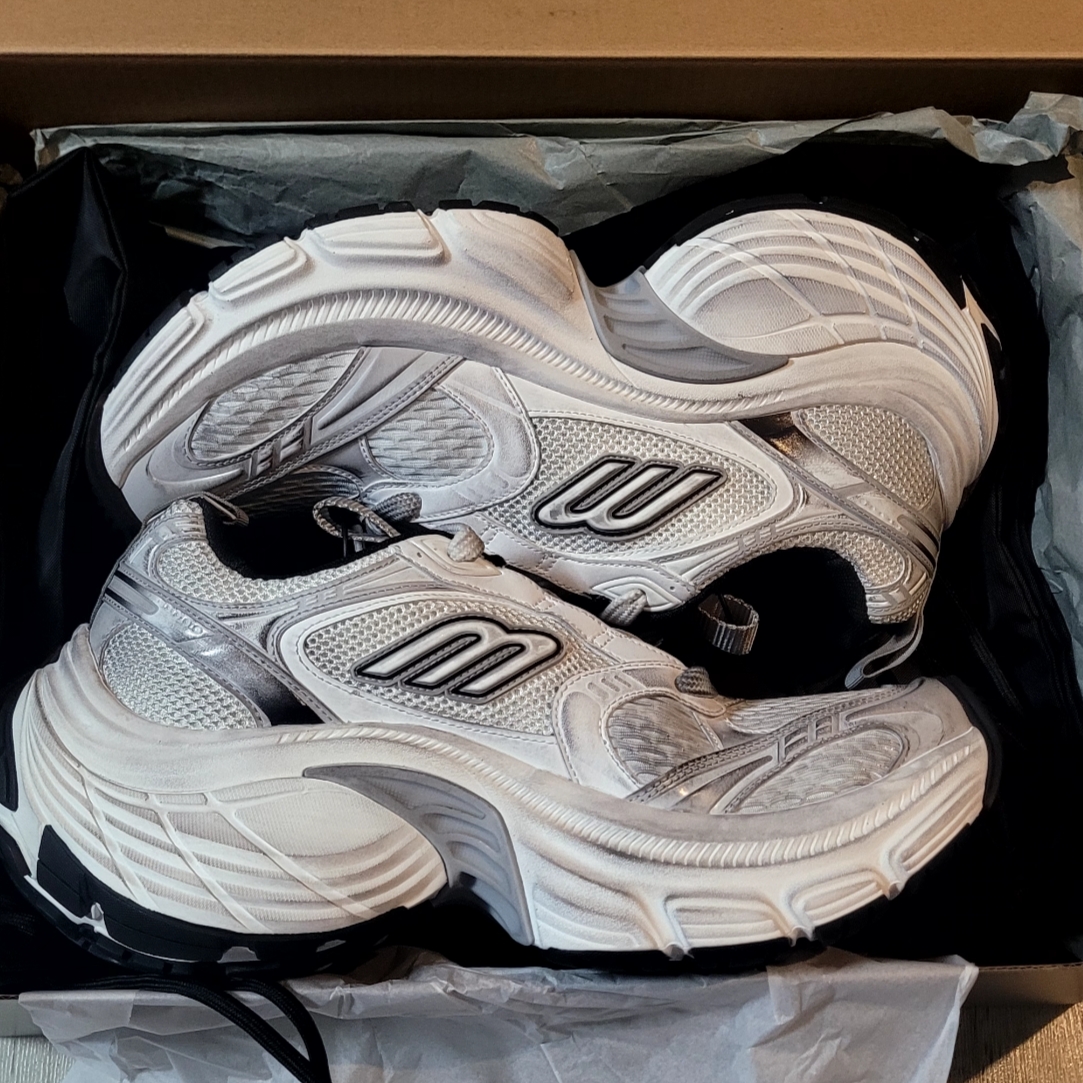 Balenciaga 10XL Sneakers White Grey Silver Black, (W) Balenciaga 10XL Sneakers White Grey Silver Black 착용 스타일 - 1