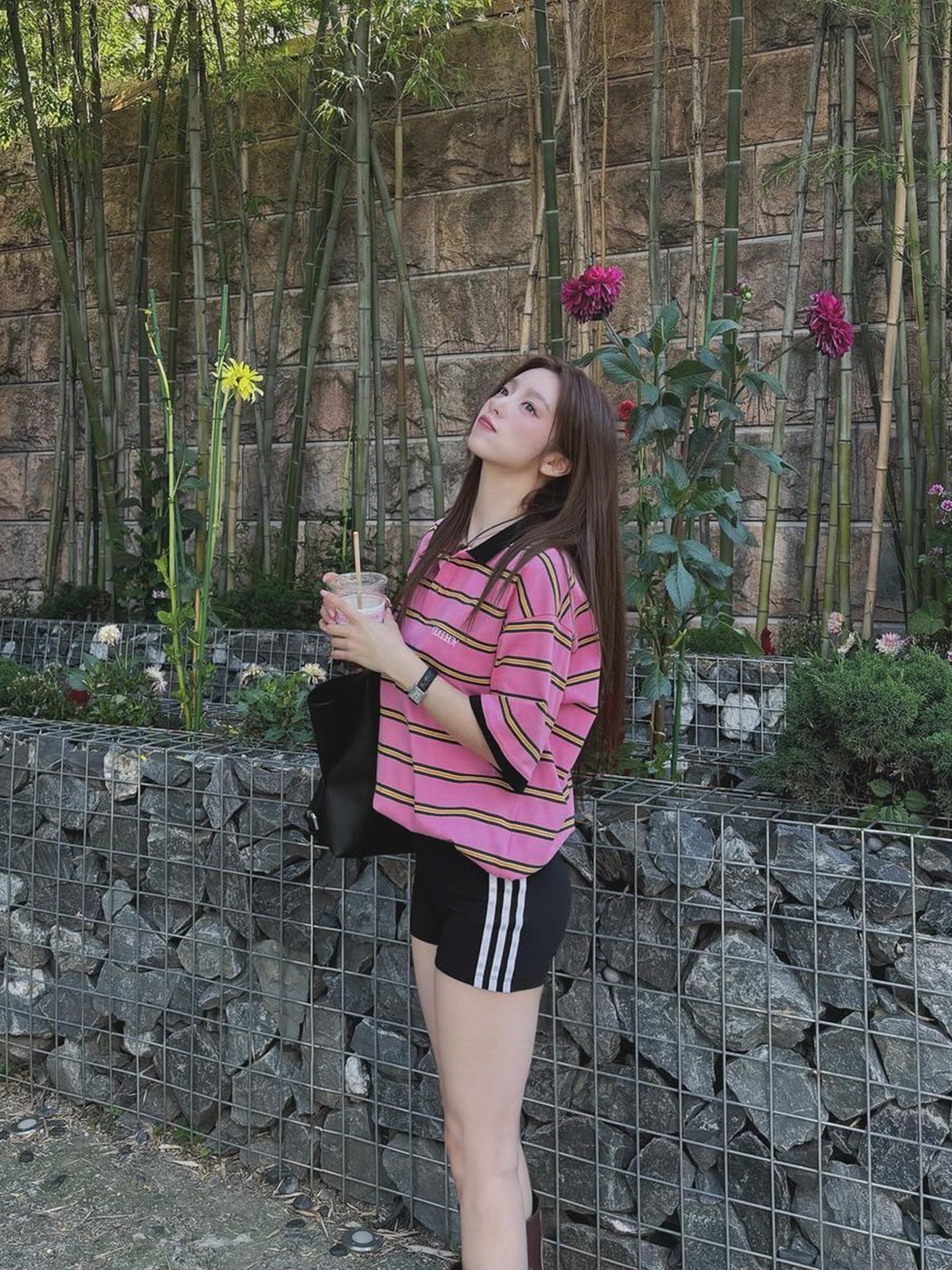 (W) Balenciaga x Adidas Cycling Shorts Black, (W) Alo Yoga 7 Inch High Waist Biker Shorts Ultramint 착용 스타일 - 2