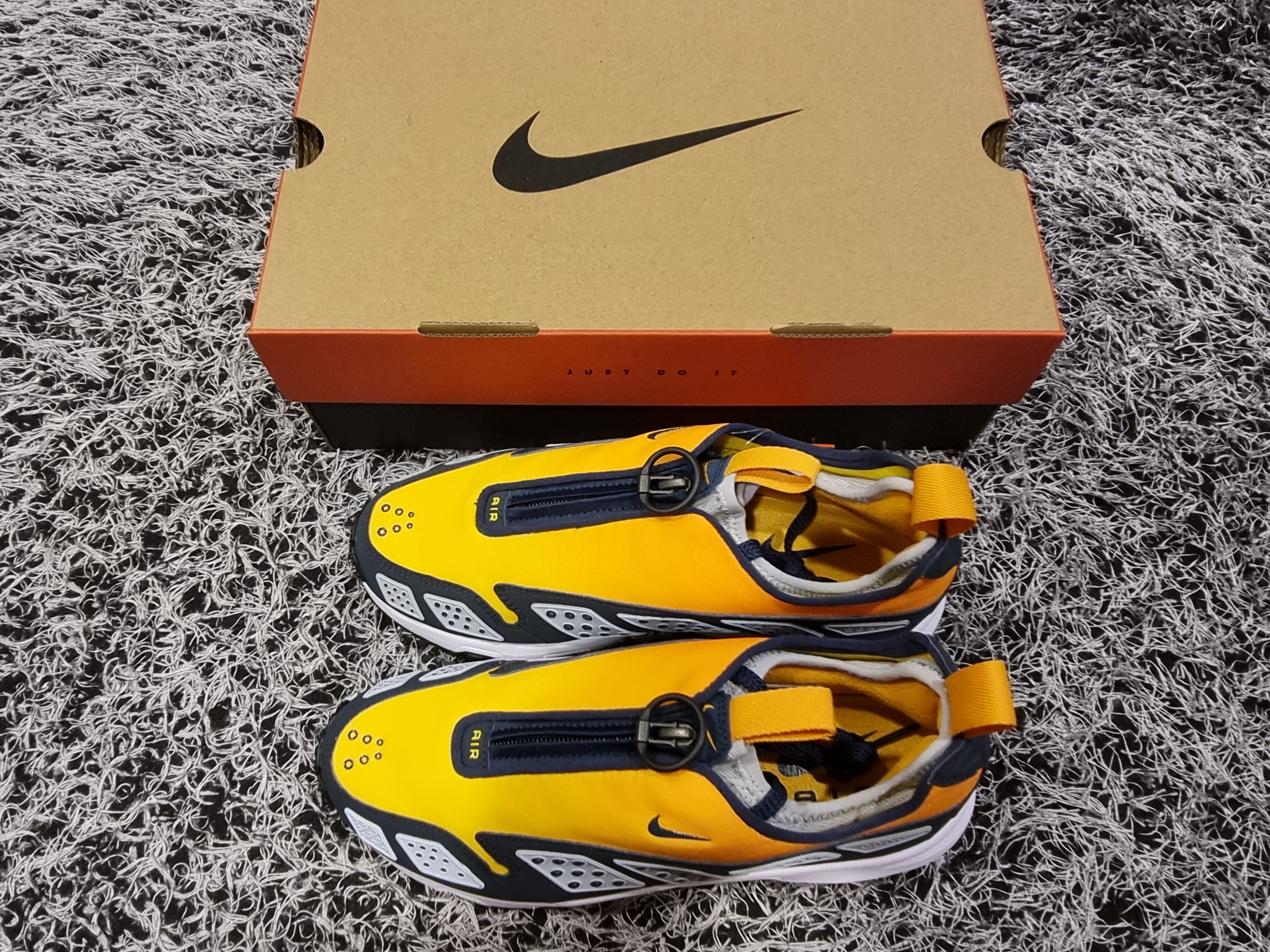 (W) Nike Air Max SNDR Canyon Gold and Deep Ocean 착용 스타일 - 7
