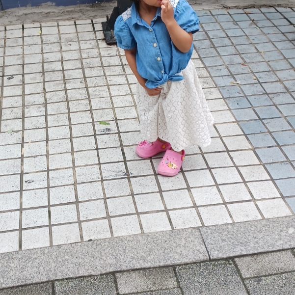 (TD) Crocs Classic I Am Cat Clog White Pink Tweed, Crocs Bayaband Clog Navy Pepper 착용 스타일 - 2