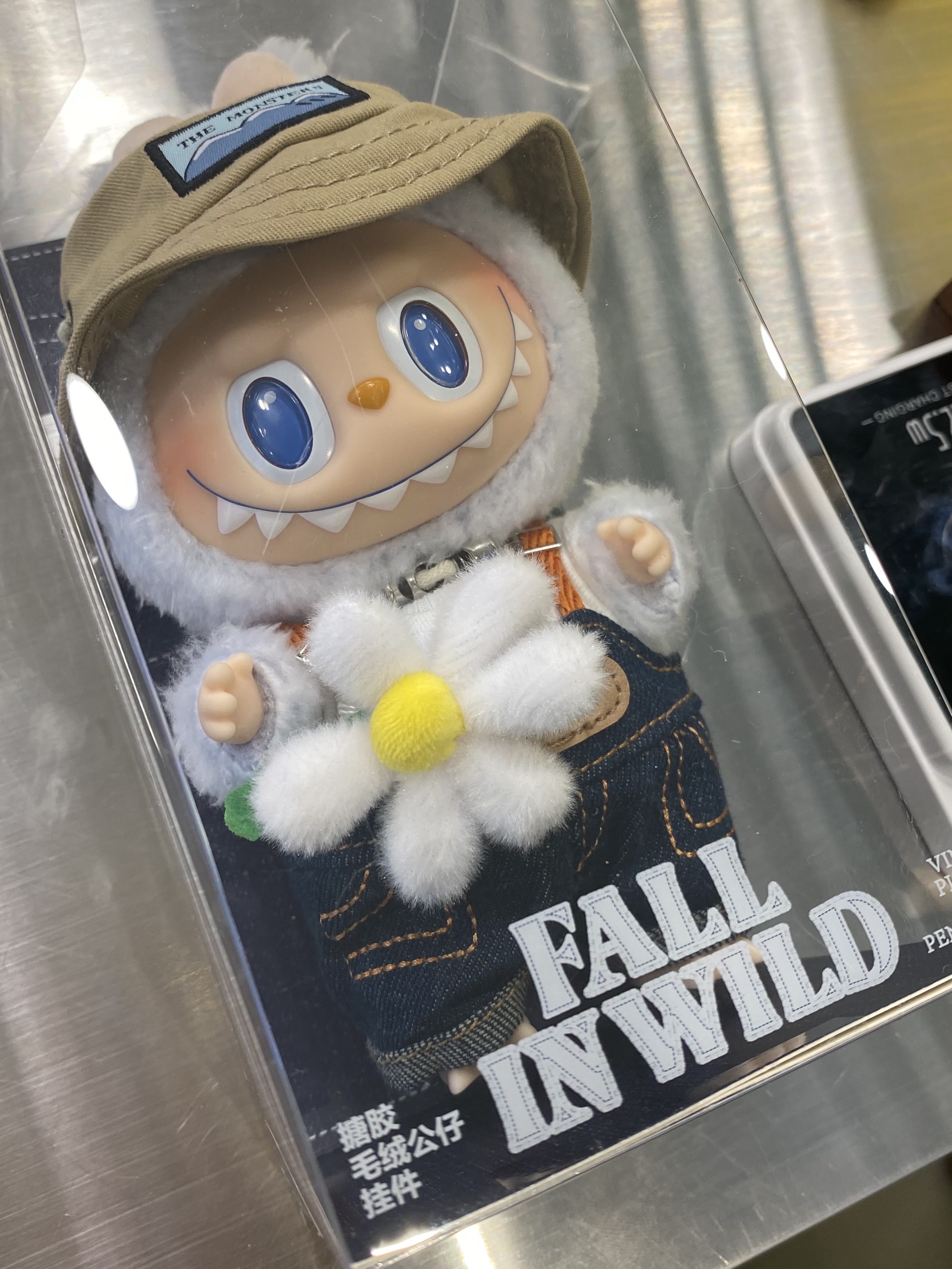 Pop Mart Fall In Wild Labubu Series Toy Keyring 착용 스타일 - 2