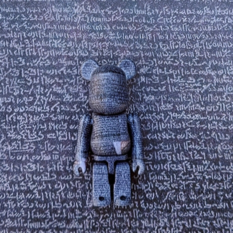 Bearbrick x The British Museum The Rosetta Stone 100% & 400% Set 착용 스타일 - 3