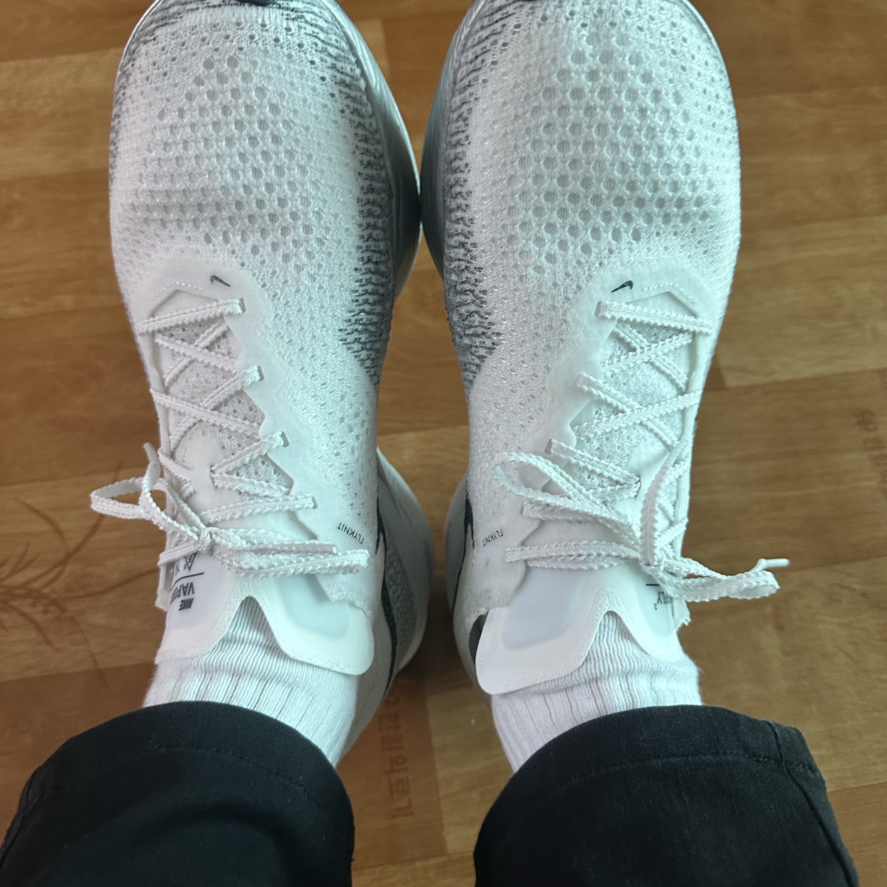 Nike ZoomX Vaporfly Next% 3 White Grey 착용 스타일 - 1