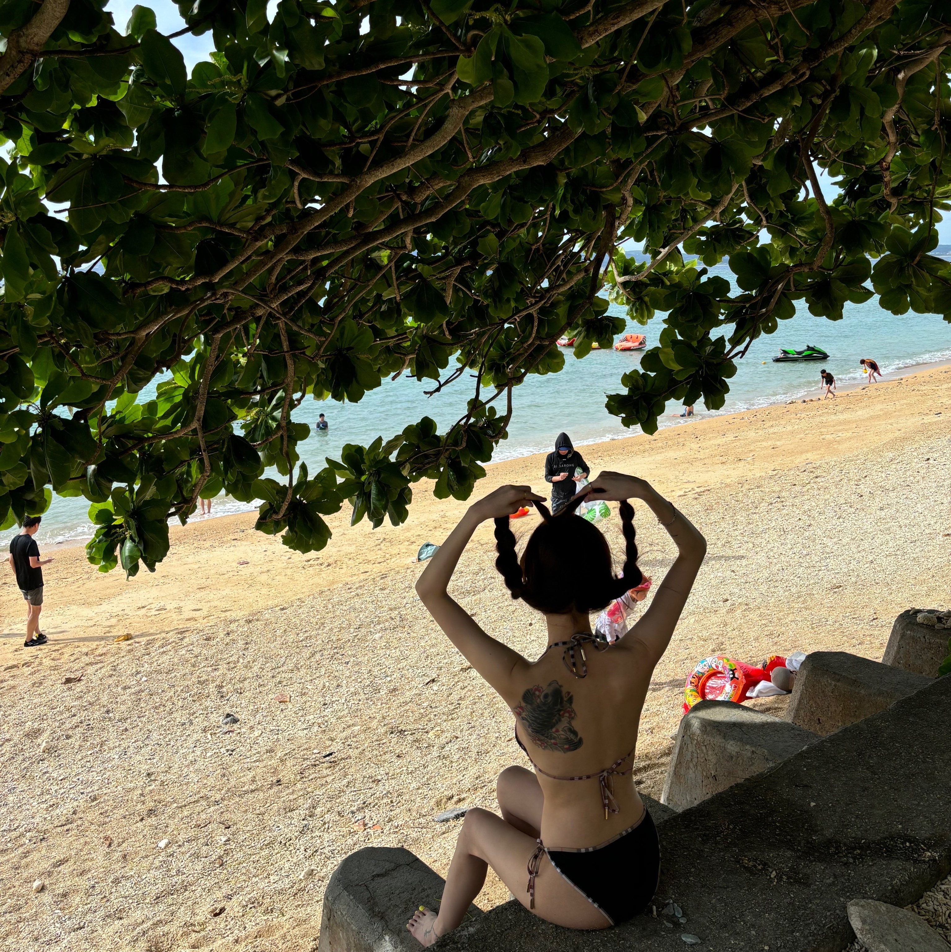 (W) Burberry Check Detail Stretch Nylon Triangle Bikini Black 착용 스타일 - 3