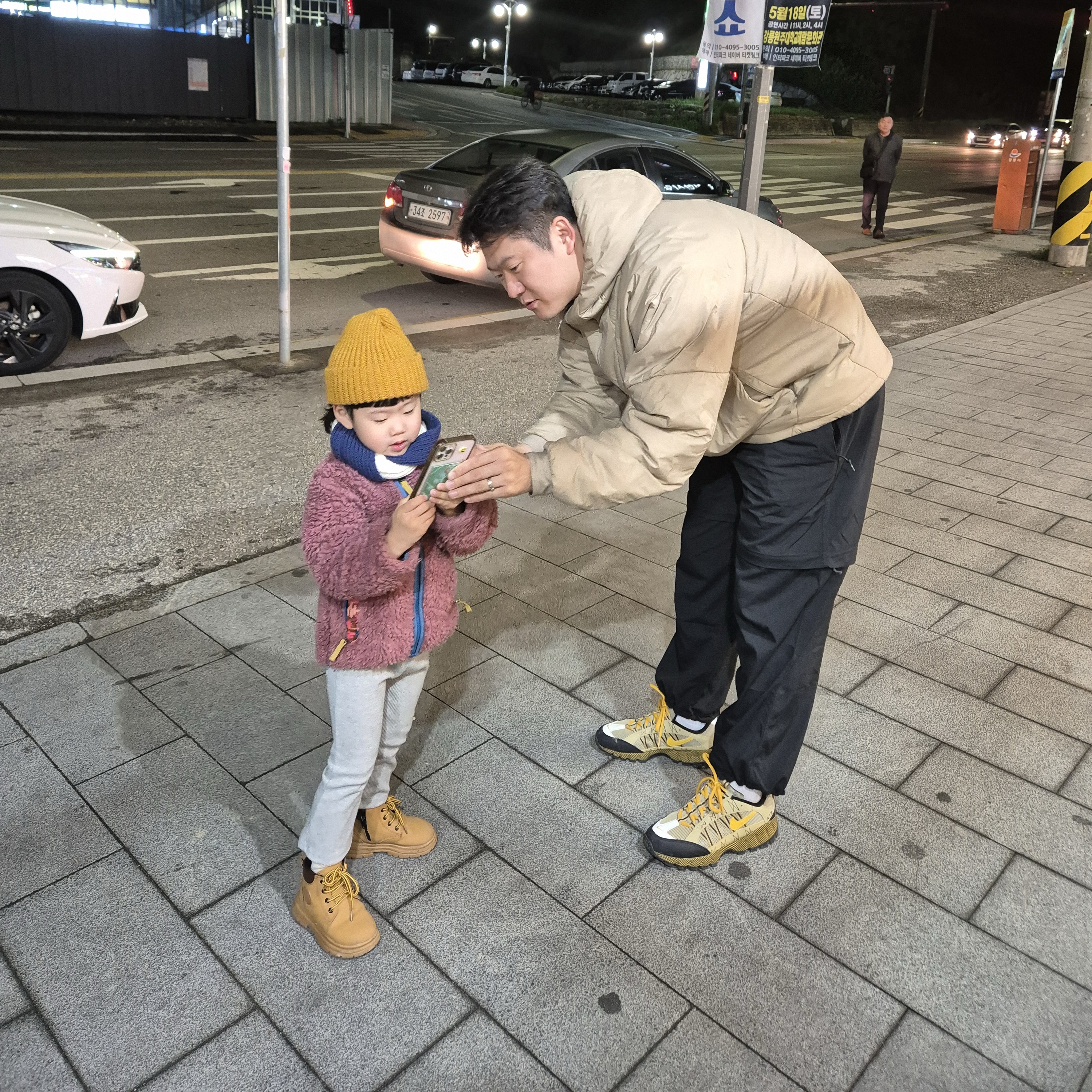Nike Air Humara Wheat Grass, Nike ACG Therma-Fit ADV Rope De Dope Jacket Light Iron Ore - Asia 착용 스타일