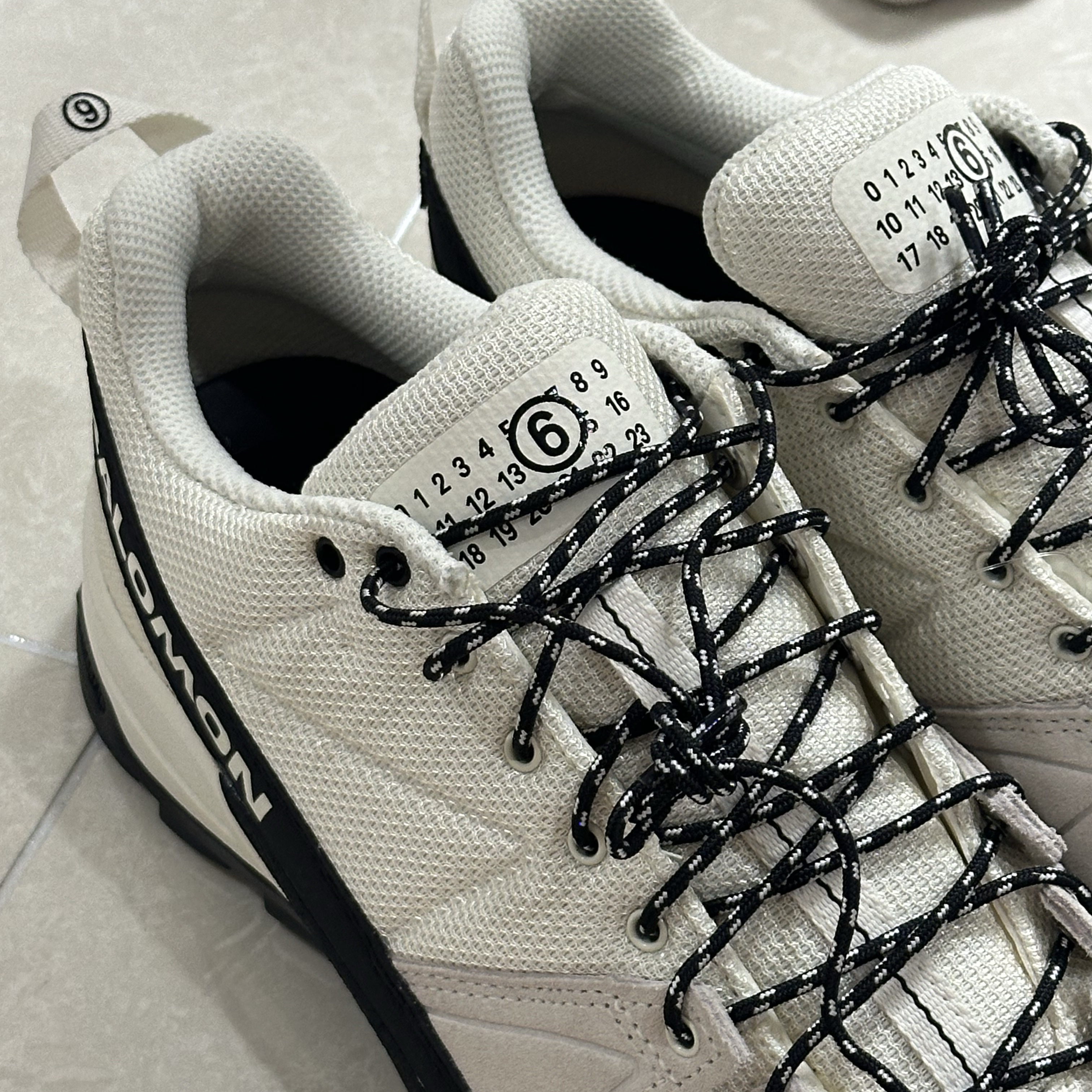 Salomon x MM6 Maison Margiela X-ALP White 착용 스타일 - 3