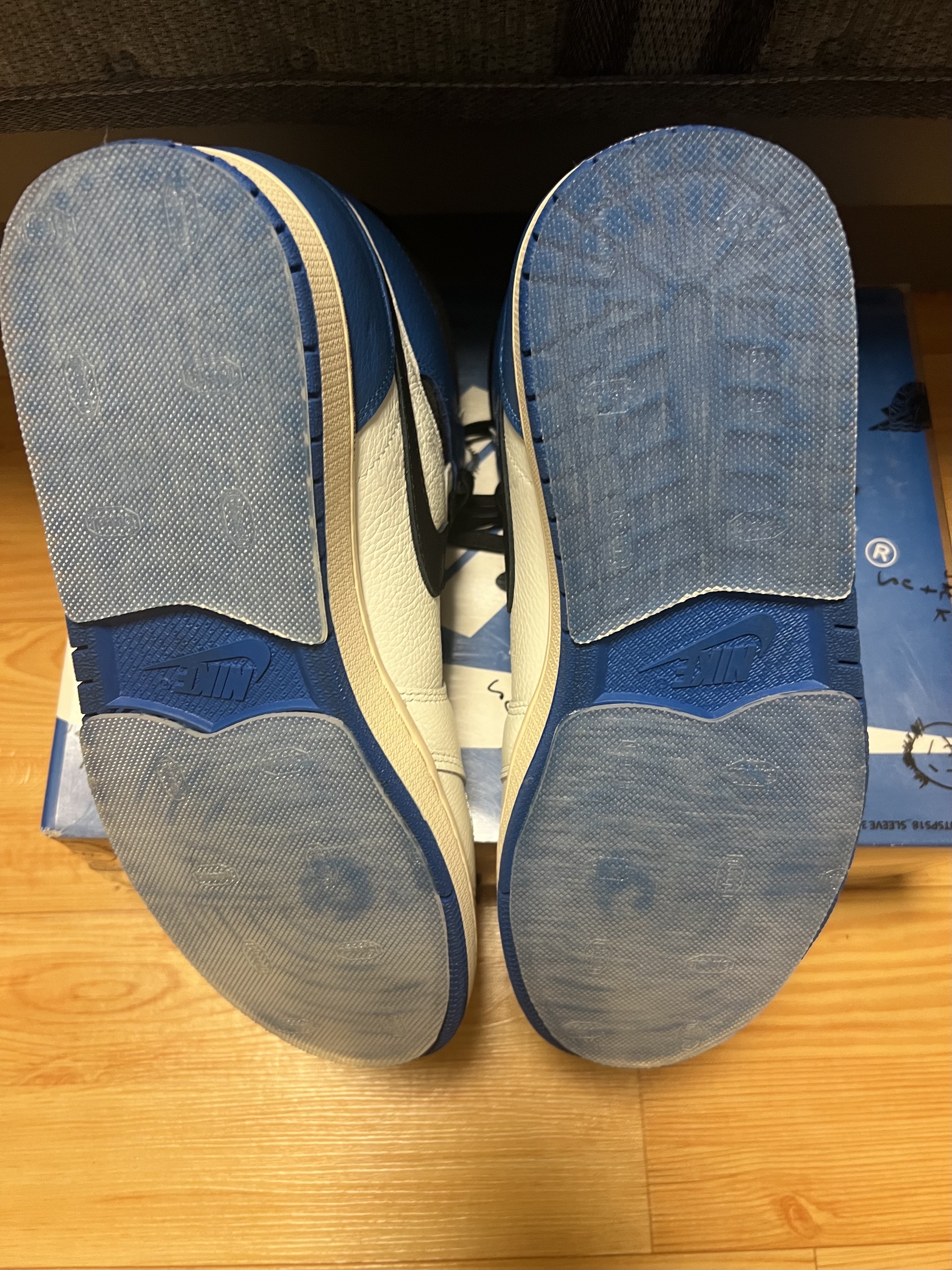 Jordan 1 x Travis Scott x Fragment Retro High OG SP Military Blue 착용 스타일 - 2