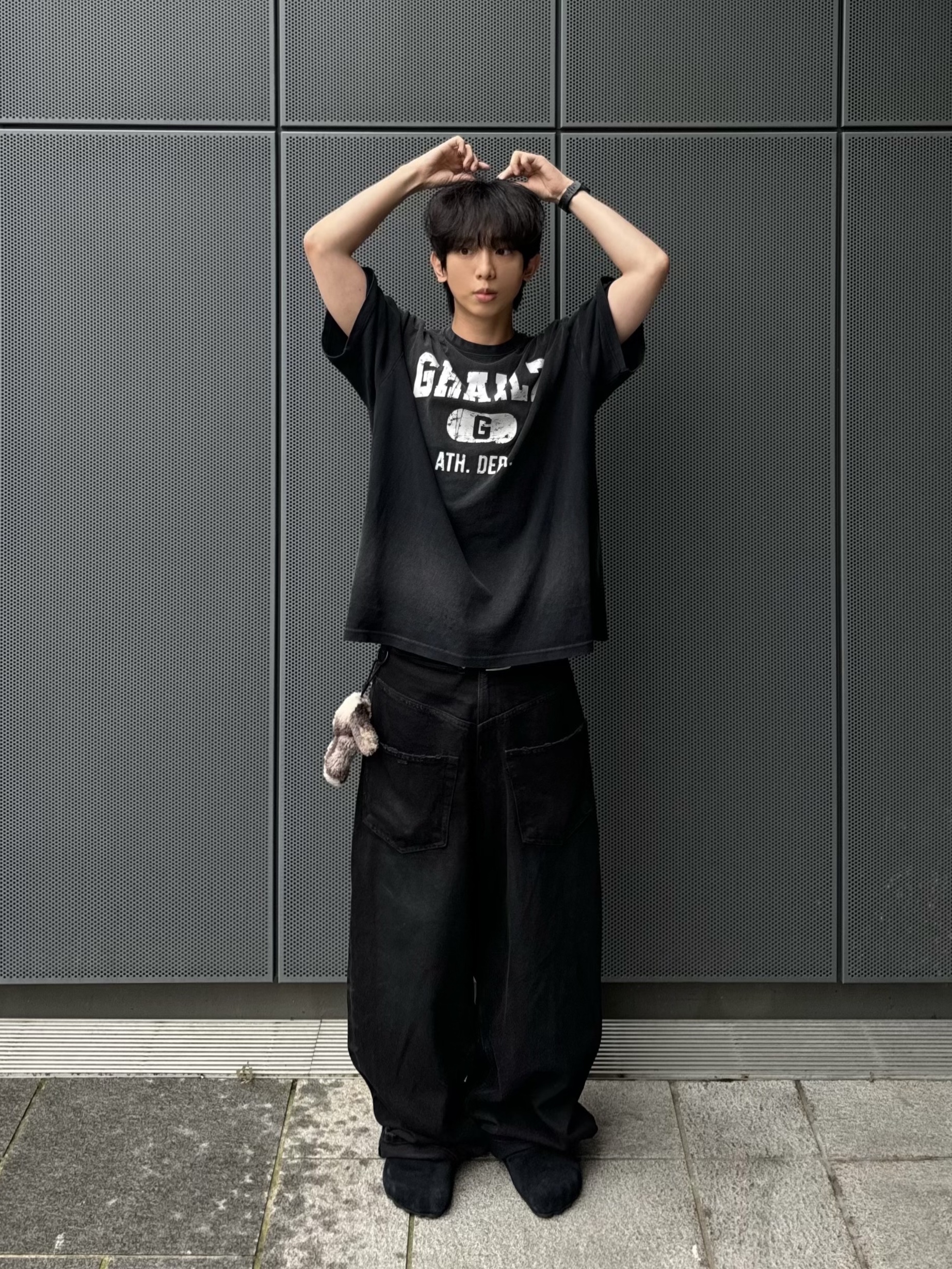 Project G/R Backward Denim Pants Black, Balenciaga Sunday Mule Black 착용 스타일 - 1