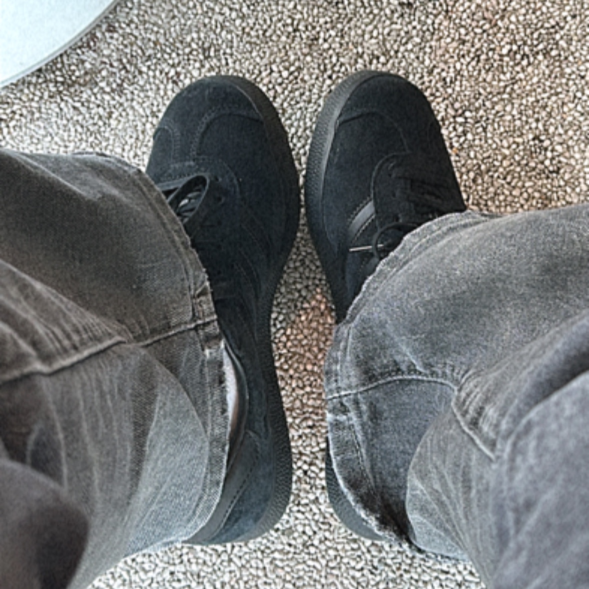 Adidas Gazelle Triple Black 착용 스타일
