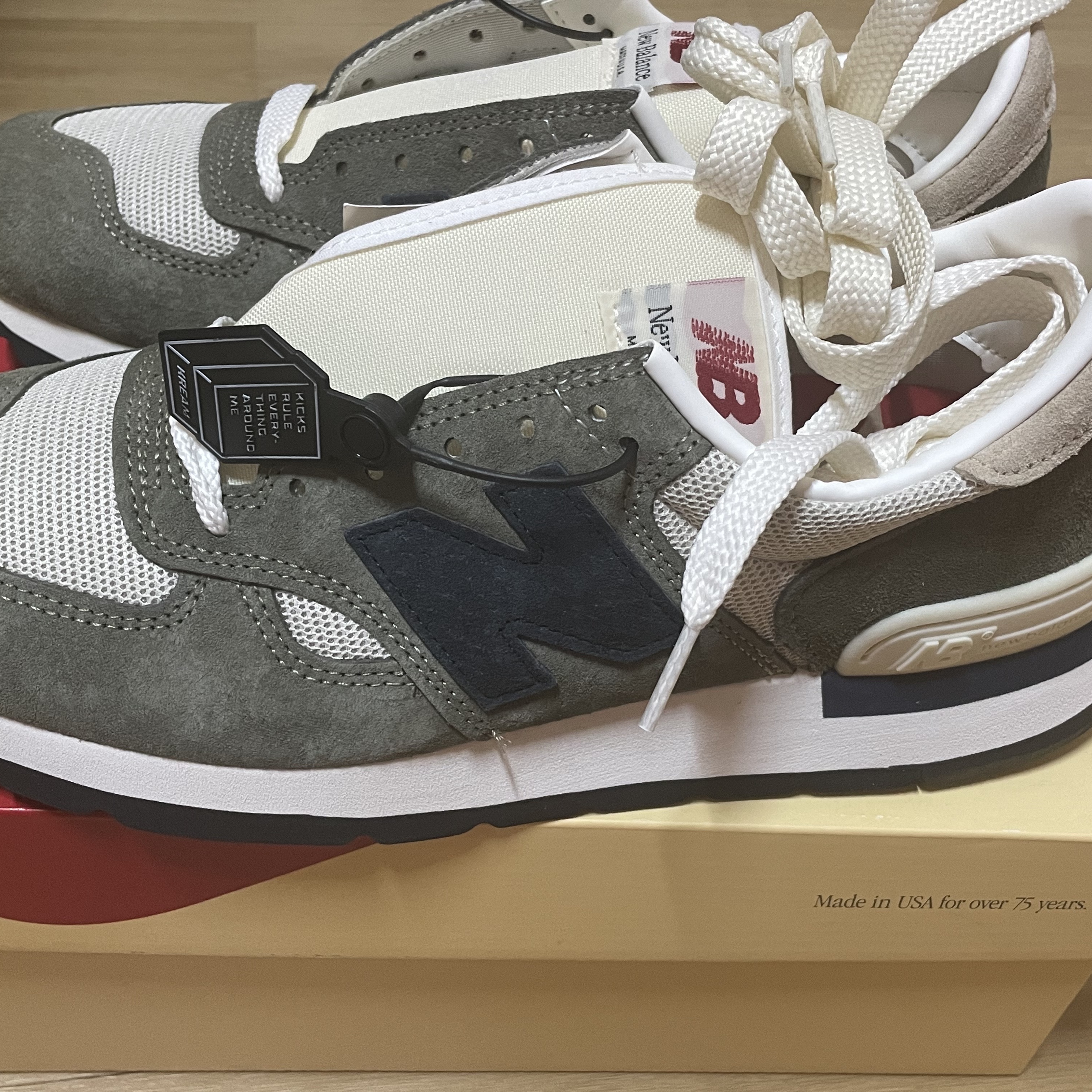 New Balance 990v1 Made in USA Olive 착용 스타일 - 3