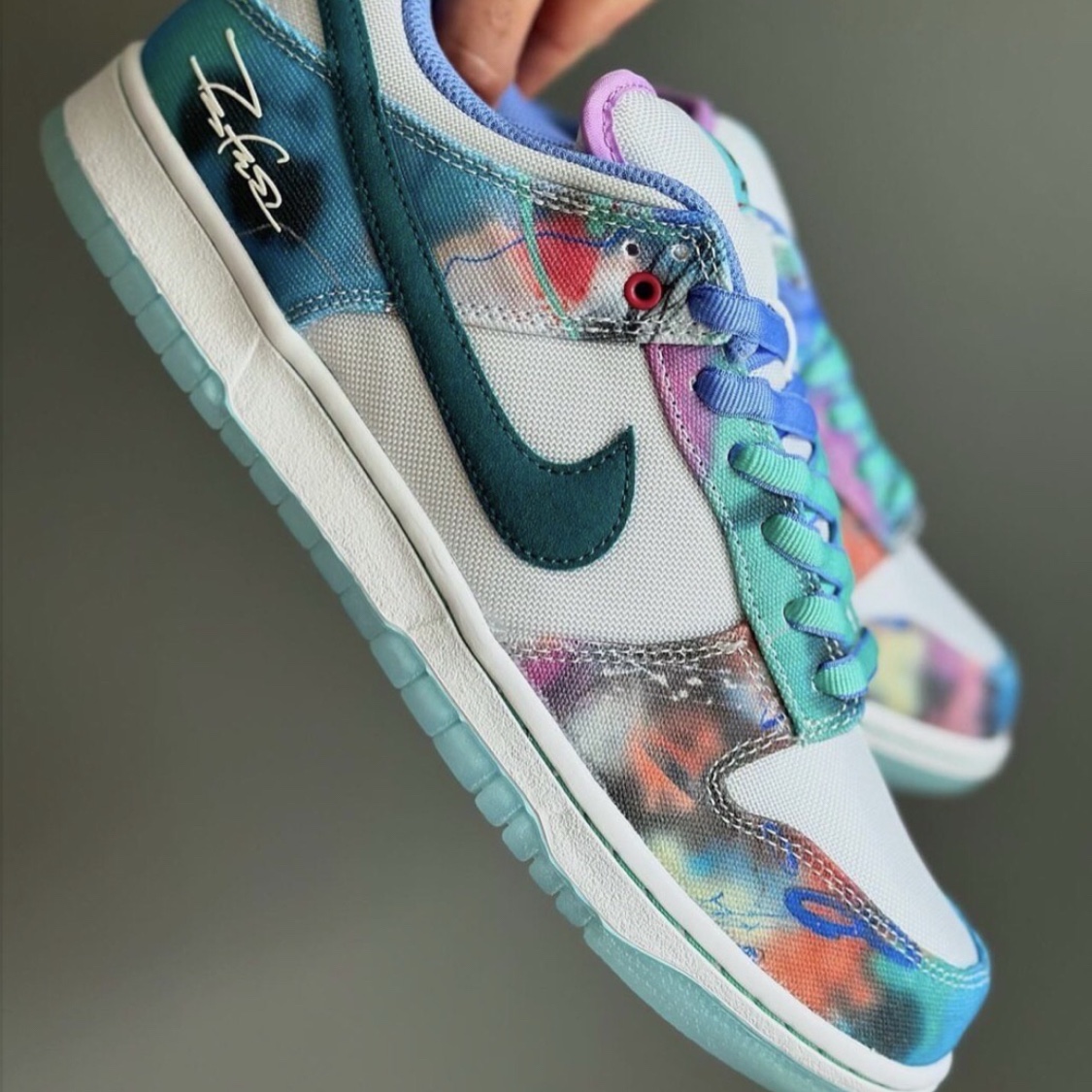 Nike x Futura Laboratories SB Dunk Low OG QS White and Geode Teal 착용 스타일 - 1