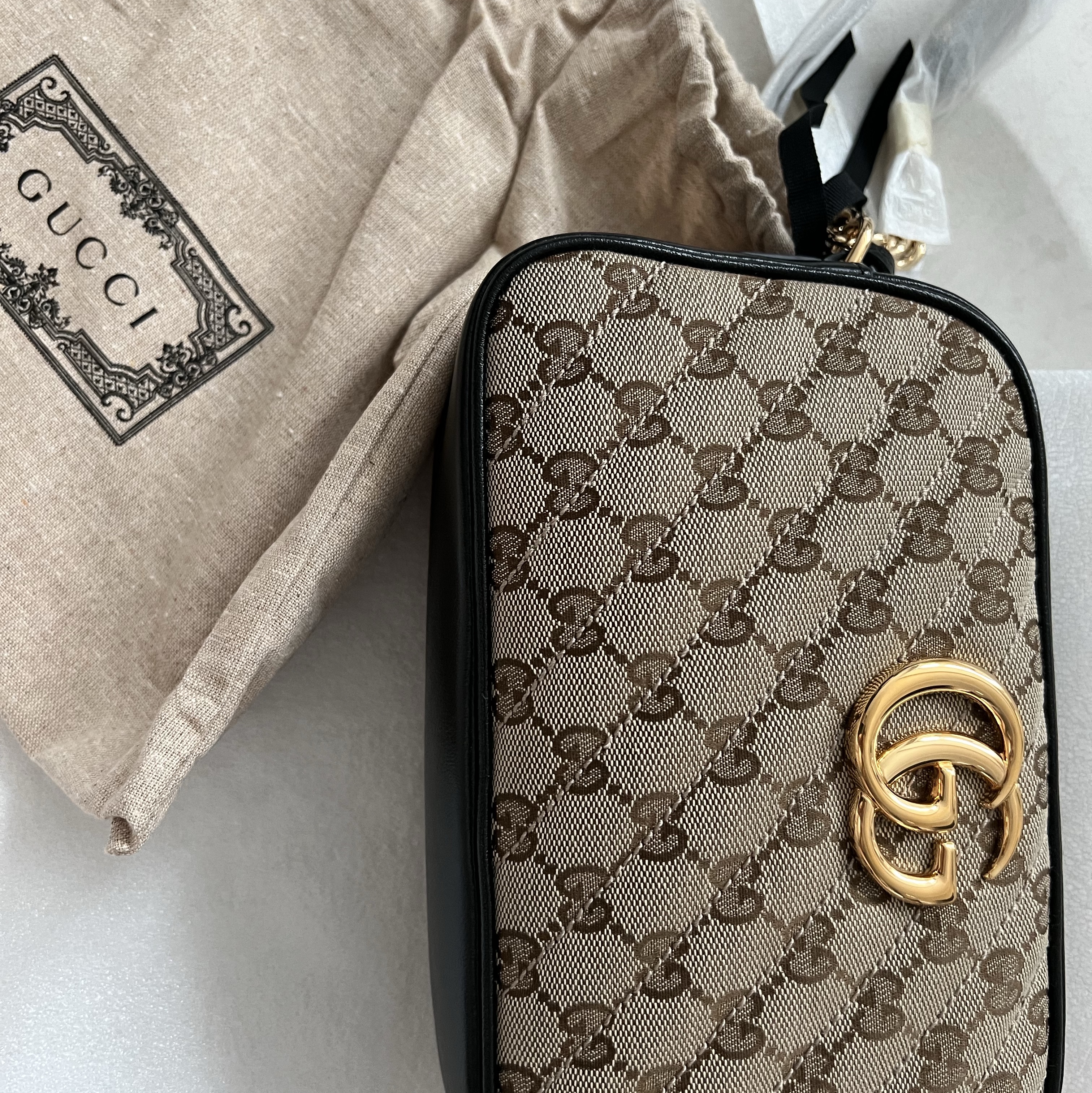 Gucci GG Marmont Original G Canvas Small Shoulder Bag Beige Ebony 착용 스타일