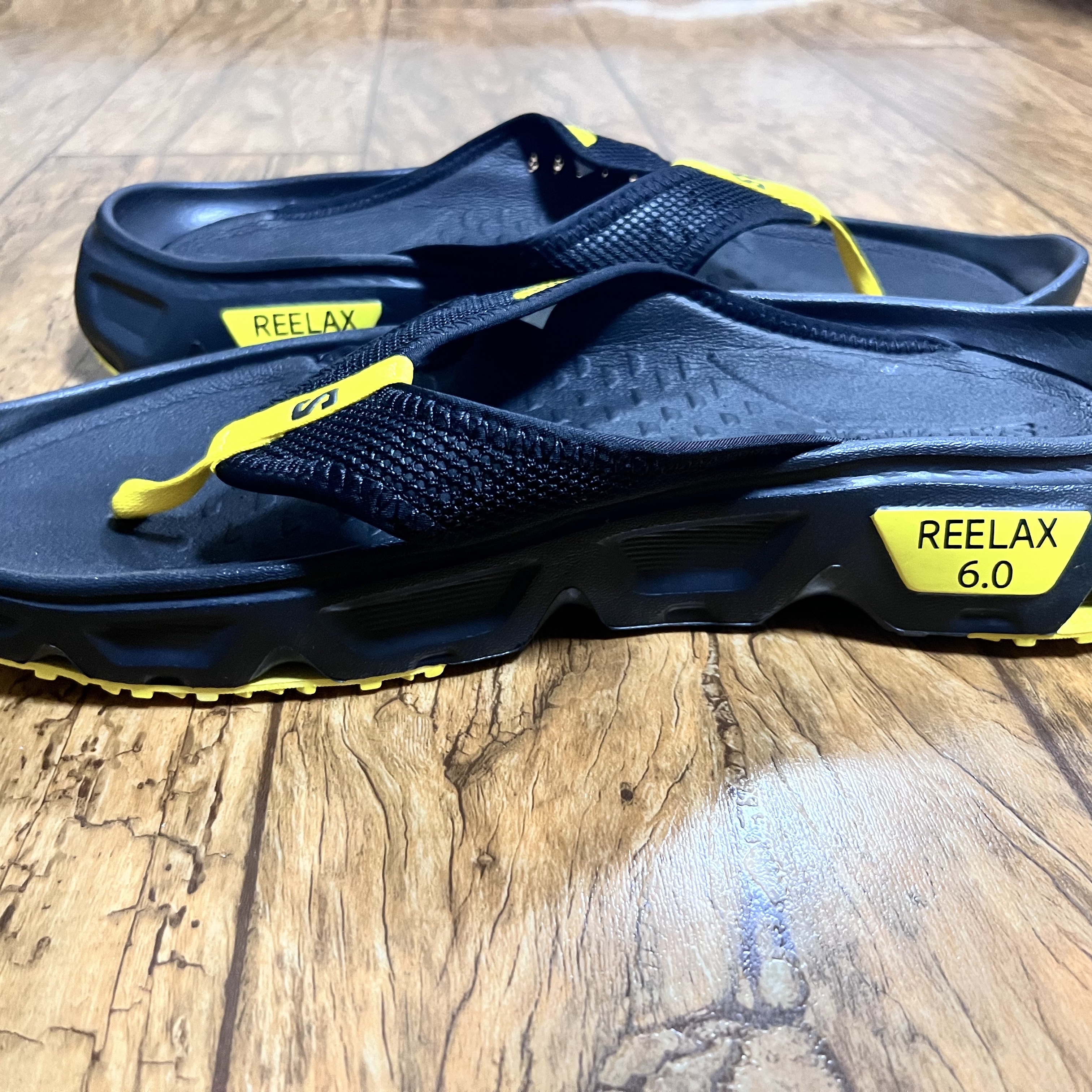 Salomon Reelax Break 6.0 Black Buttercup 착용 스타일 - 4