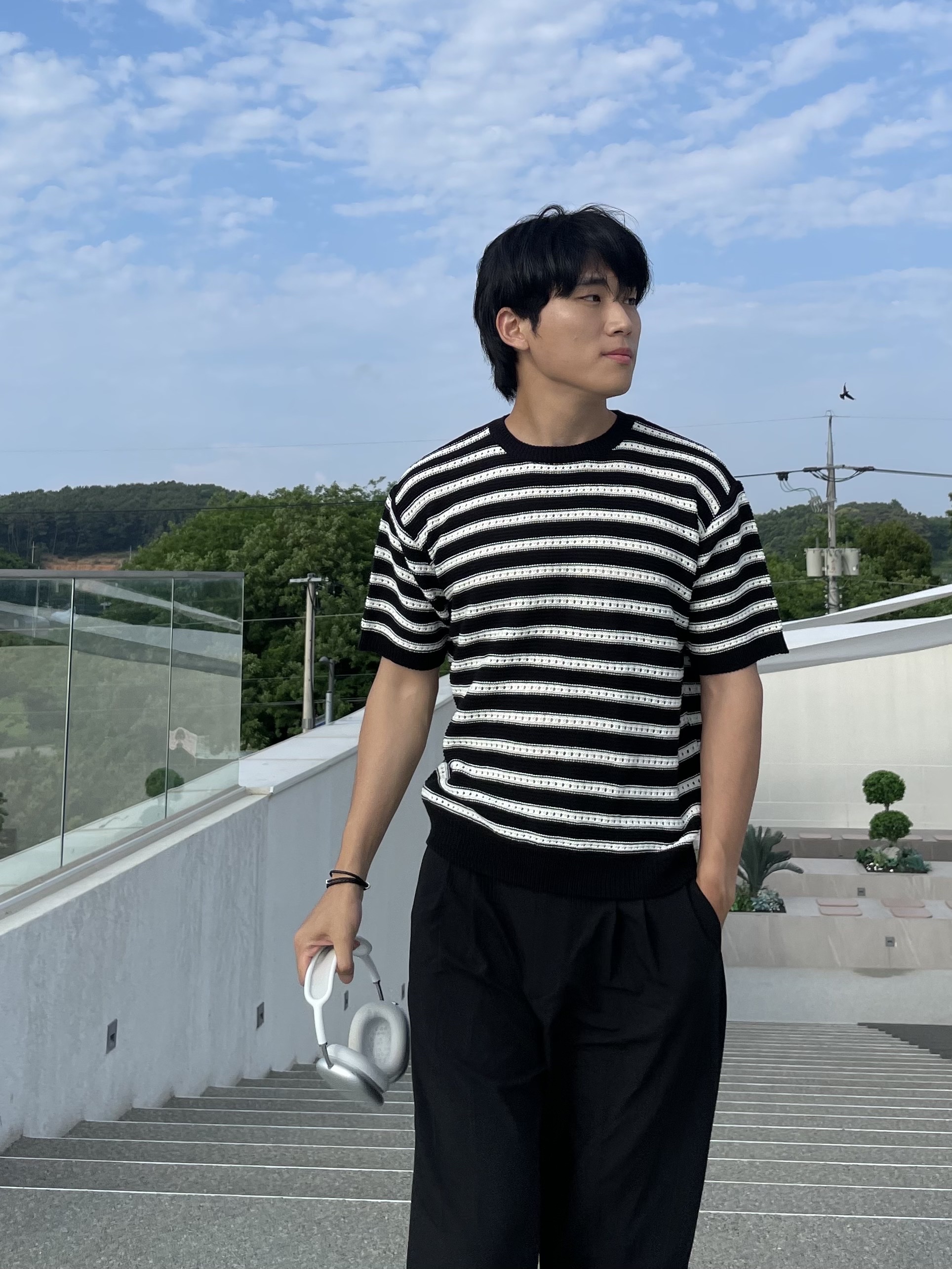 Adidas Superstar Core Black White, Apple AirPods Max Lightning Silver (Korean Ver.) 착용 스타일 - 3