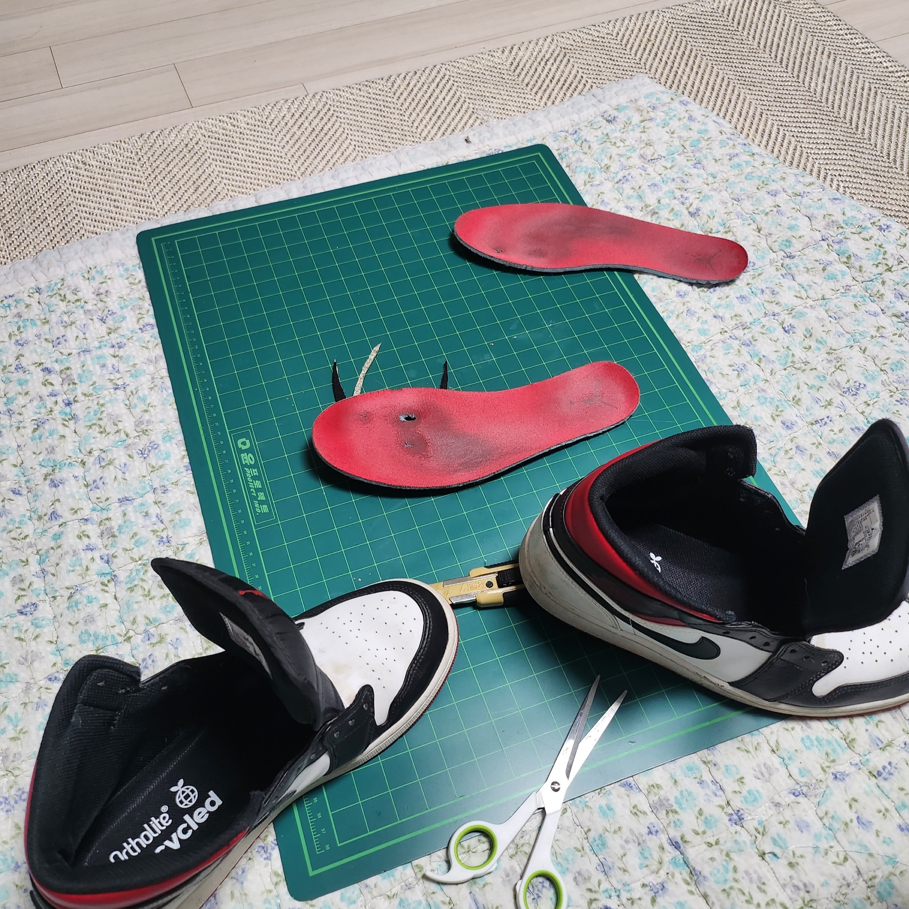 Jordan 1 Mid White Gym Red 착용 스타일