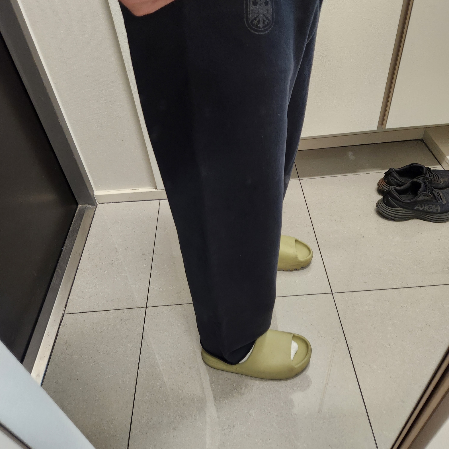Yeezy Vultures Pants Black 착용 스타일 - 2