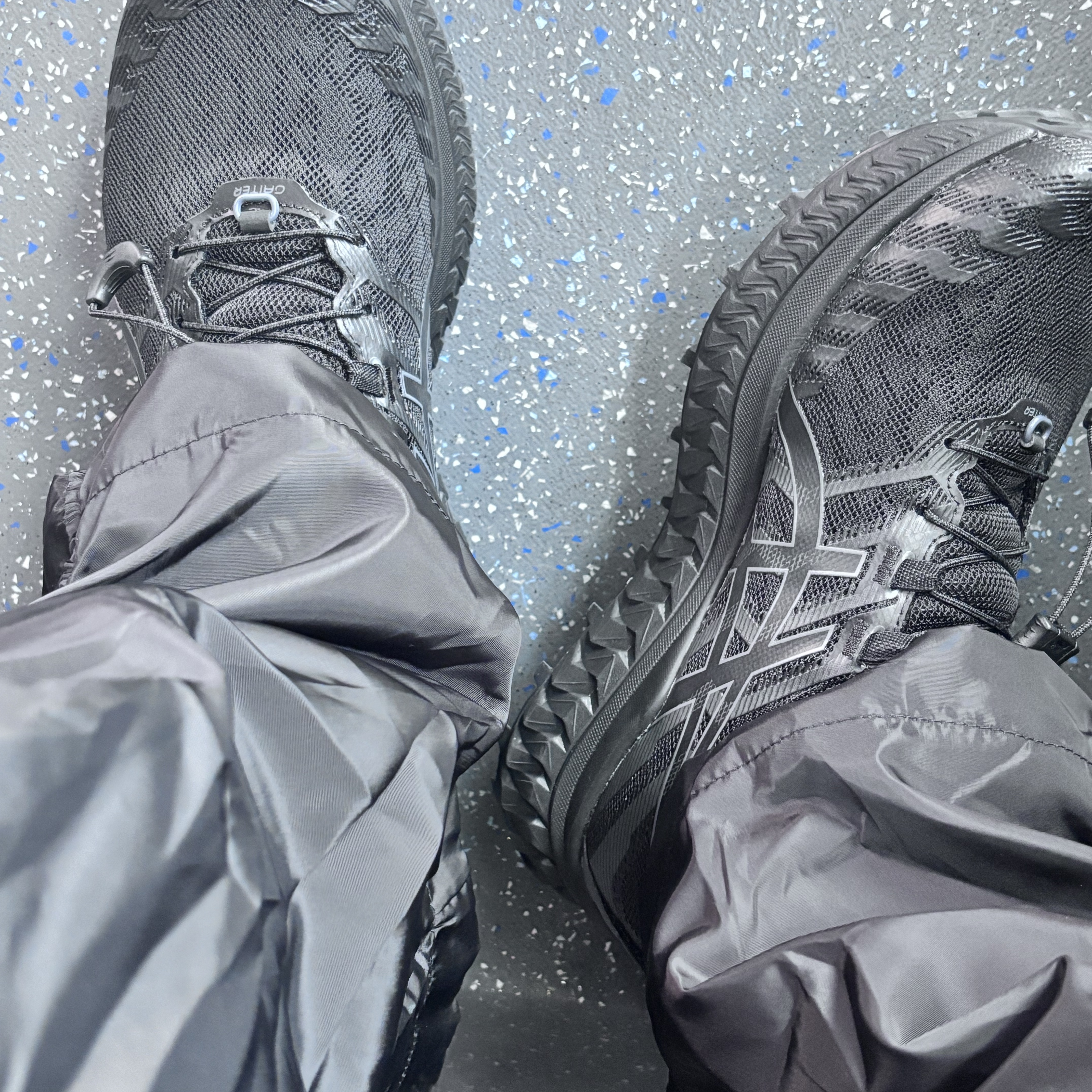 Asics Trabuco Max Black 착용 스타일