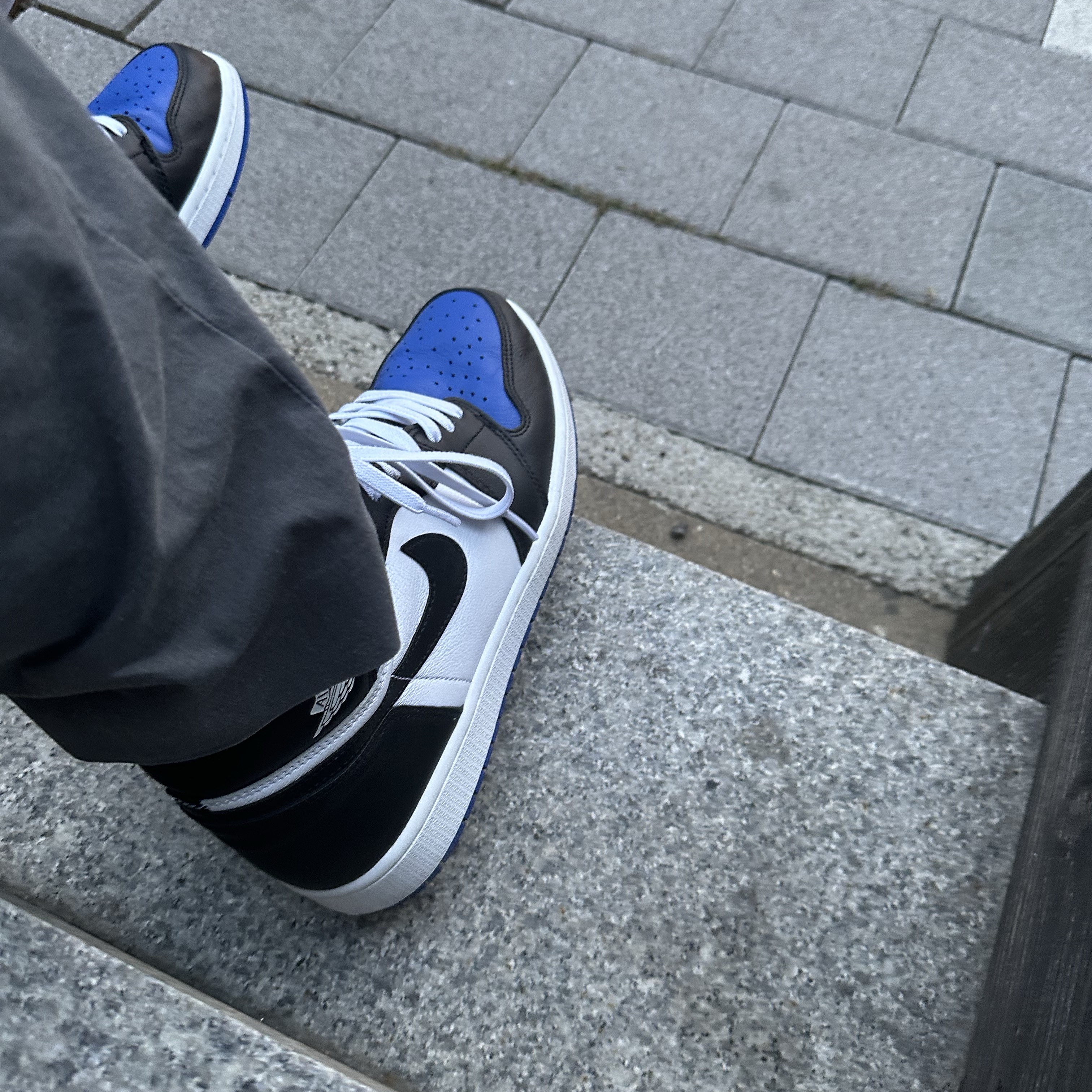 Jordan 1 Retro High OG Royal Toe 착용 스타일 - 3