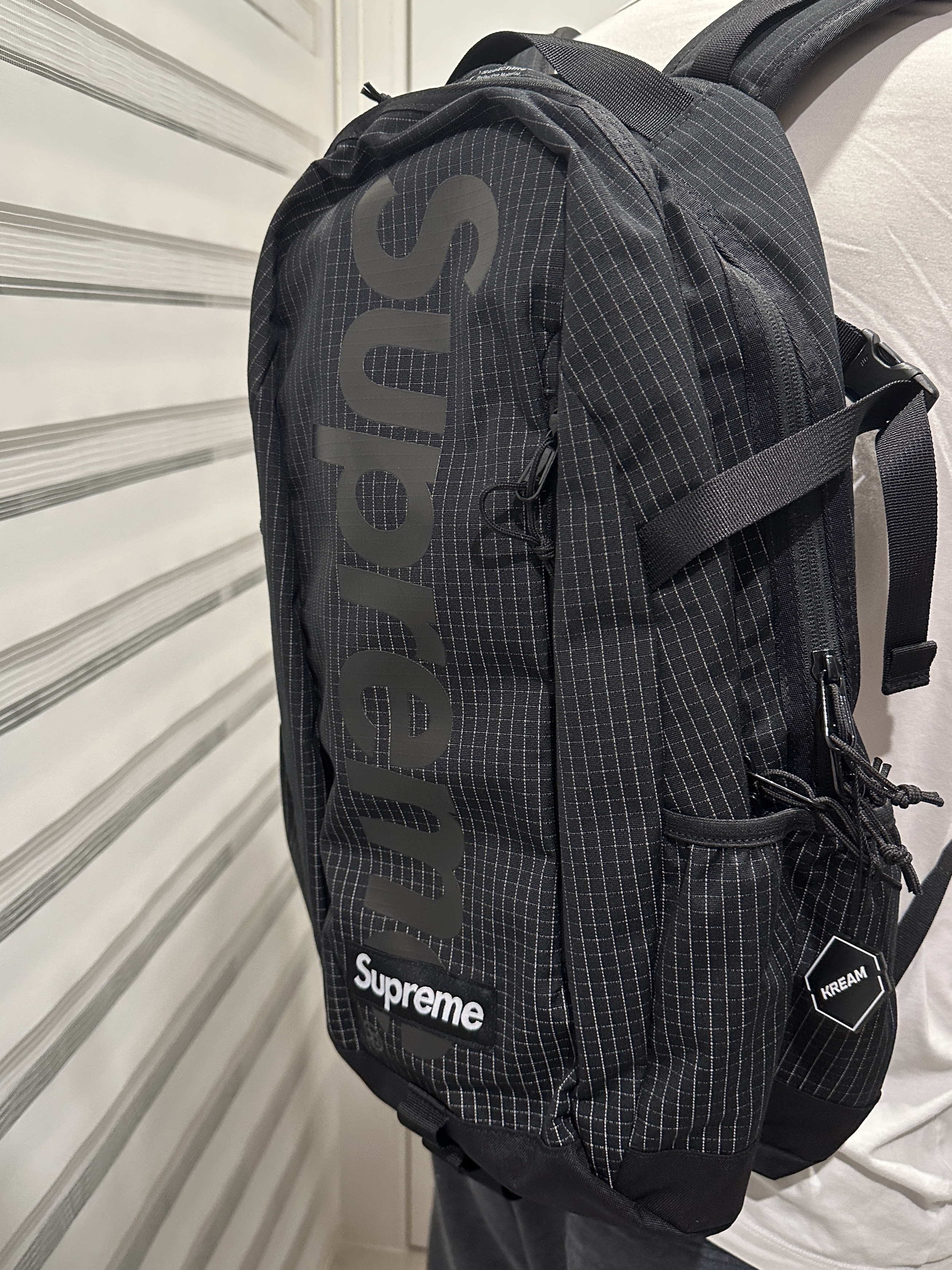 Supreme Backpack Black - 24SS 착용 스타일