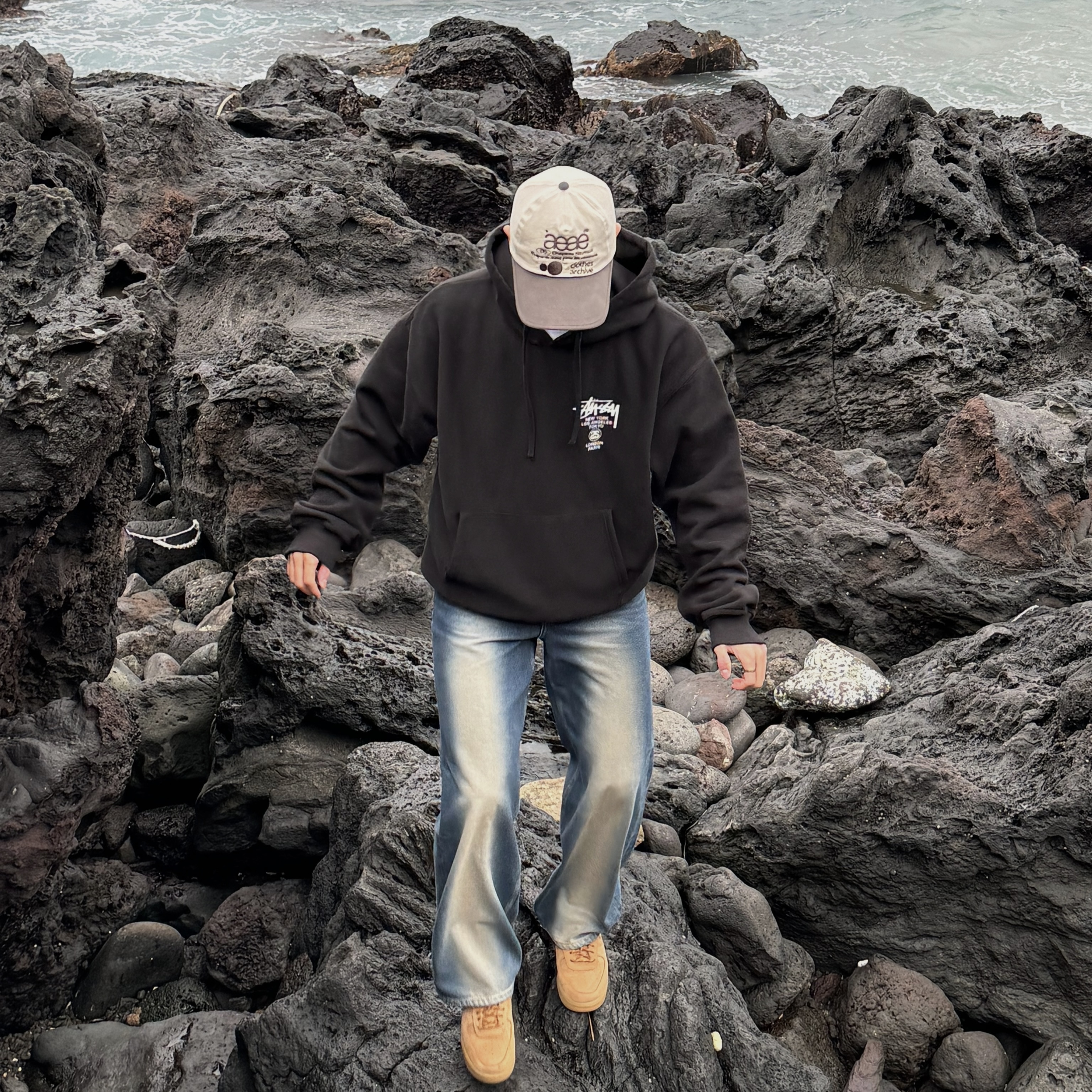 Stussy World Tour Hoodie Black 2022, Nike Air Force 1 '07 WB Flax 착용 스타일