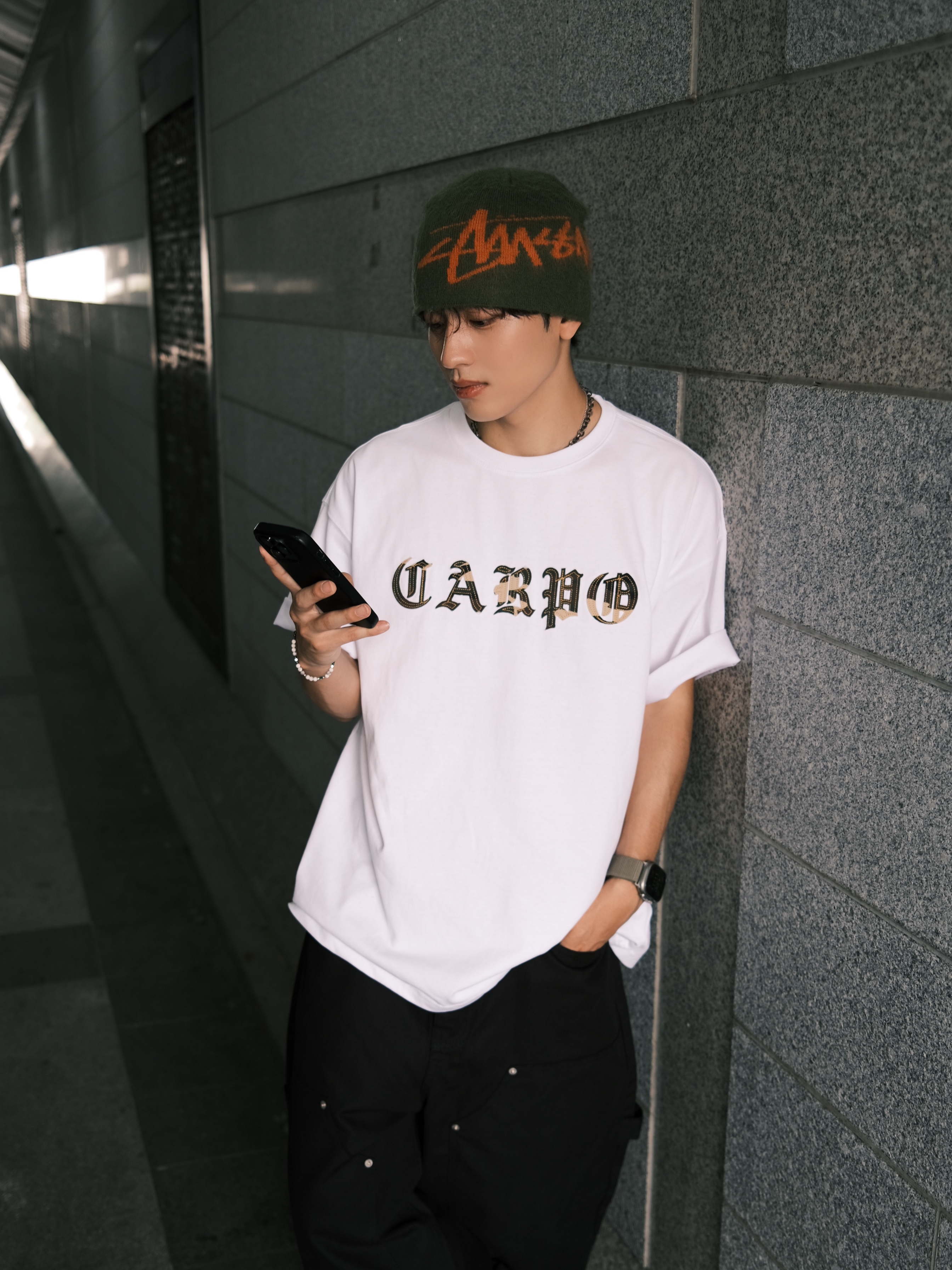Stussy Brushed Out Stock Skullcap Beanie Olive 착용 스타일 - 1