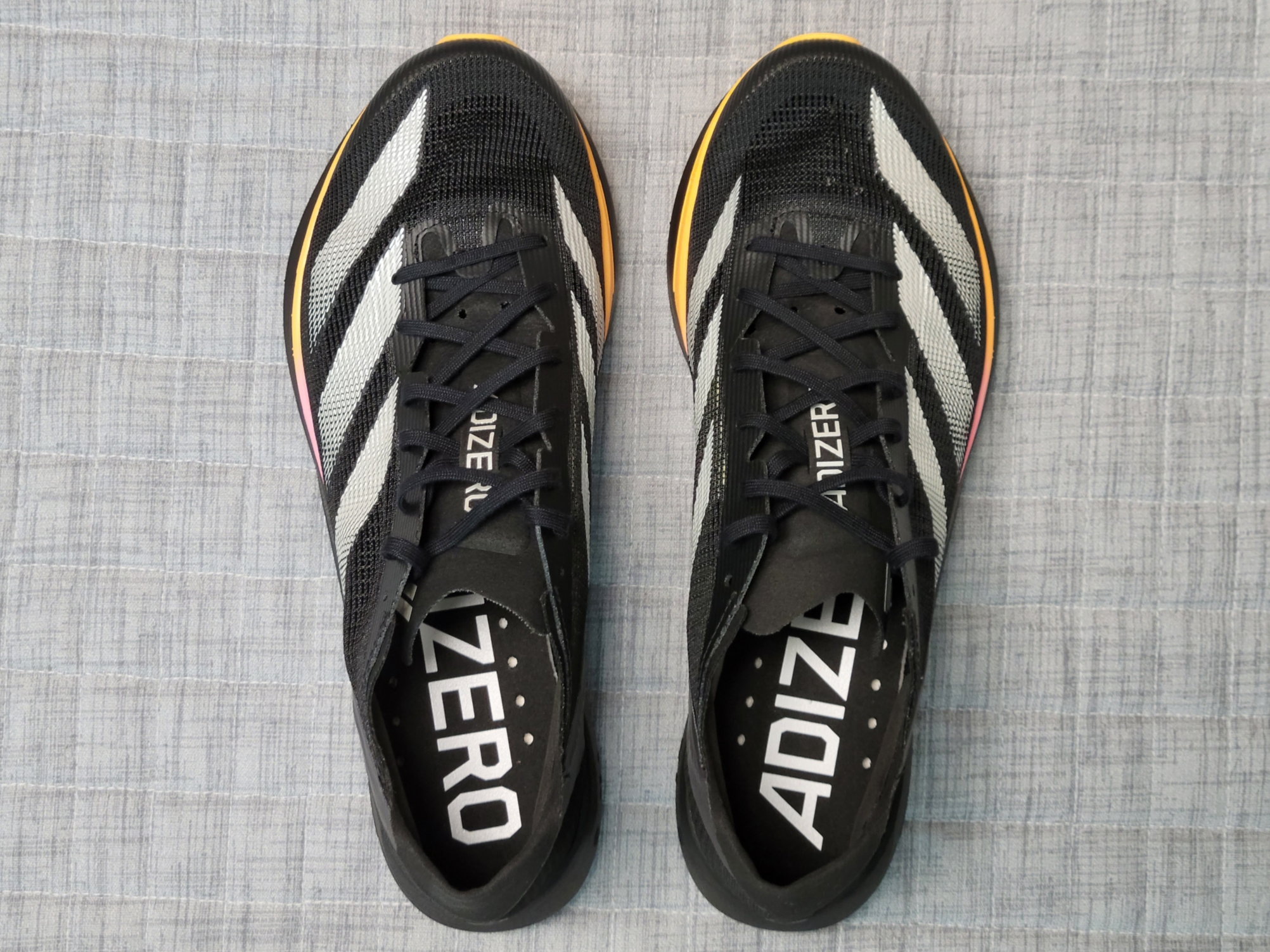 Adidas Adizero Takumi Sen 10 Core Black Zero Metalic Spark 착용 스타일 - 3