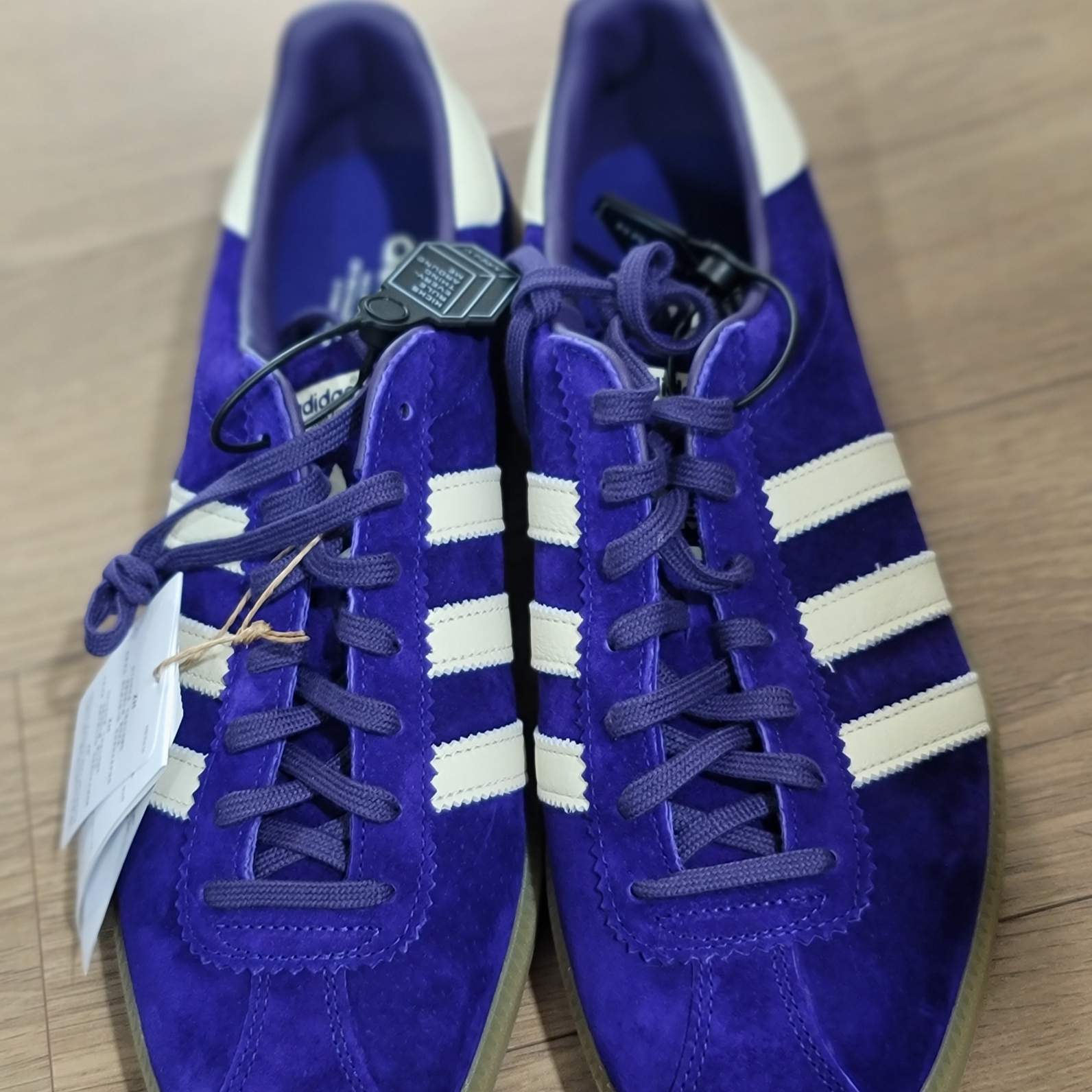 Adidas Bermuda College Purple Cream White 착용 스타일 - 1