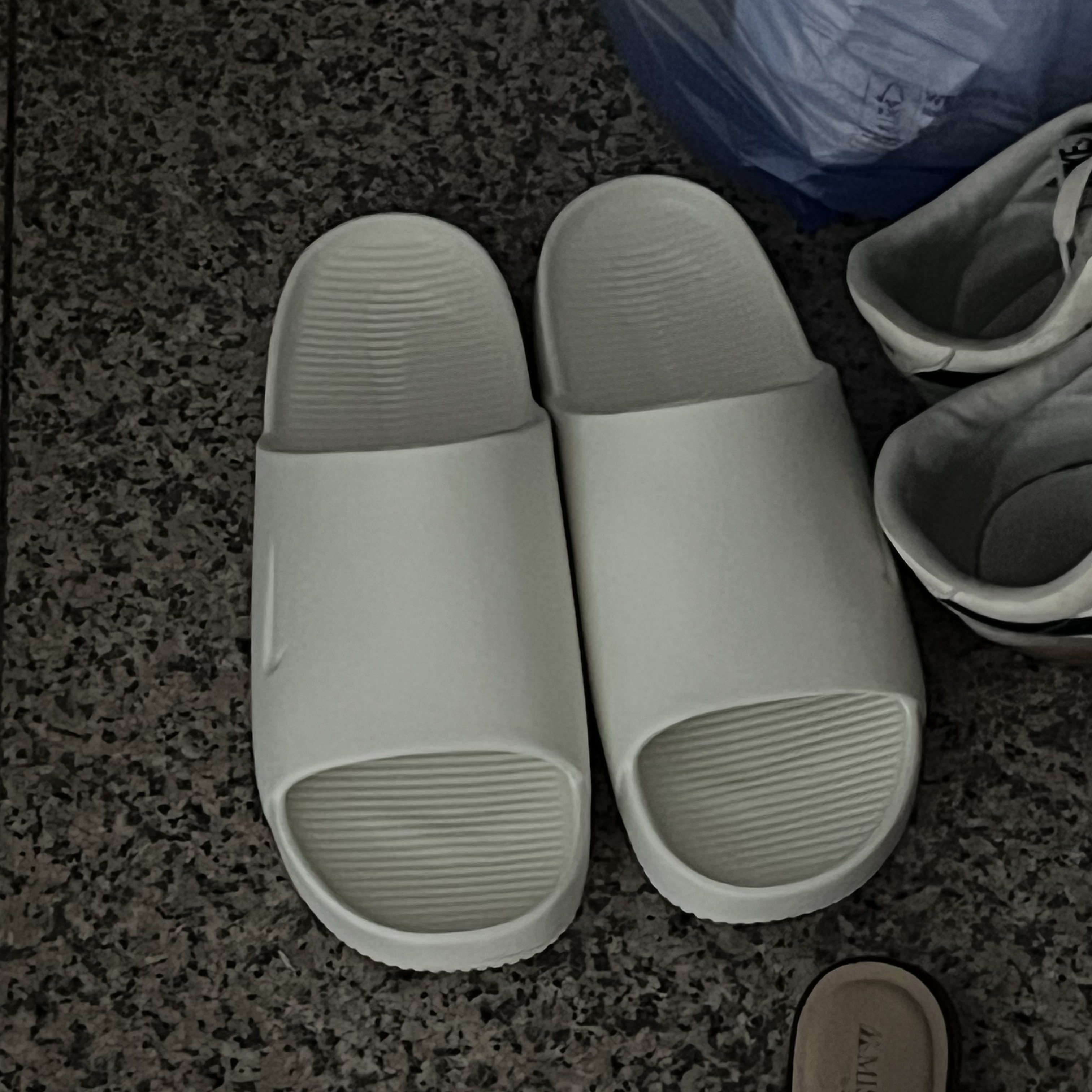 Nike Calm Slide Sail 착용 스타일 - 2