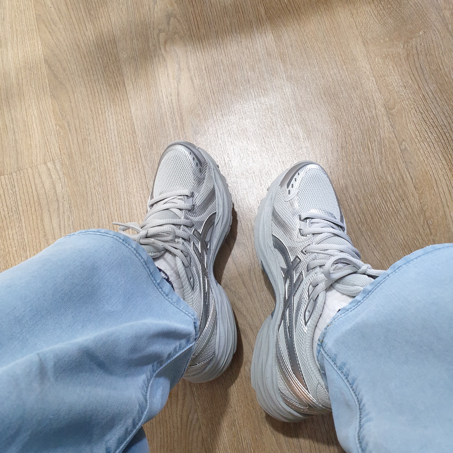 (W) Asics Gel-Flux 4 CN Gray Silver 착용 스타일