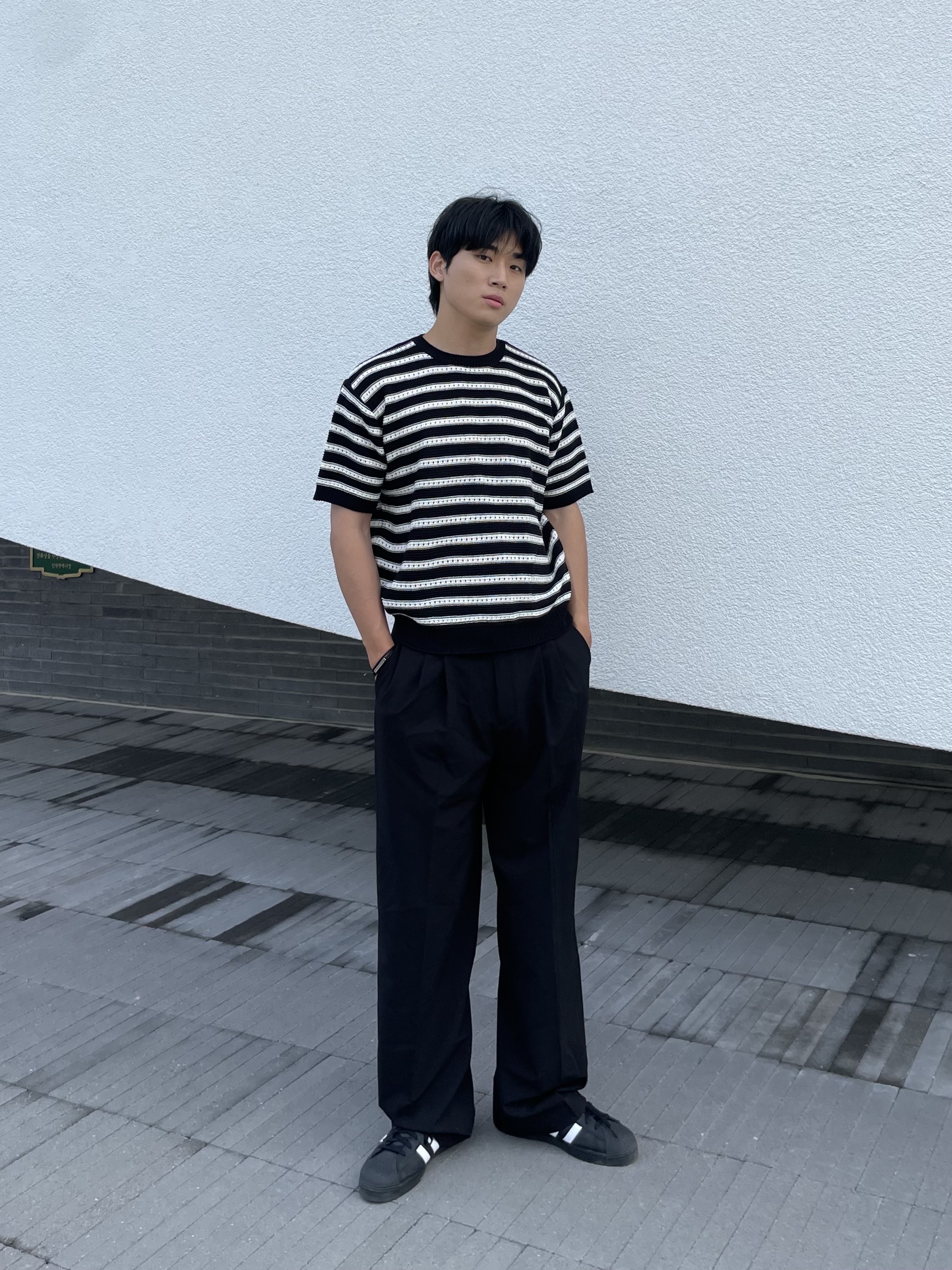 Adidas Superstar Core Black White, Apple AirPods Max Lightning Silver (Korean Ver.) 착용 스타일 - 2