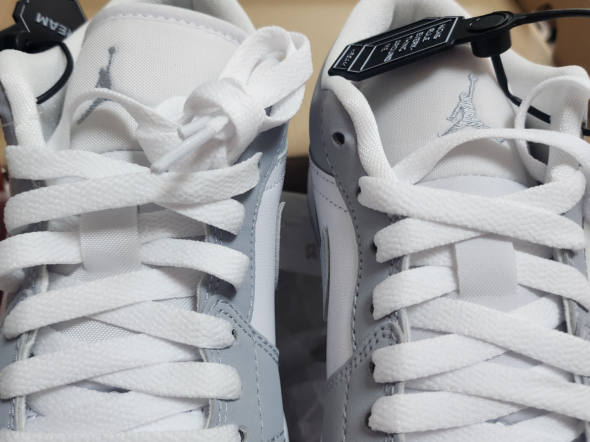(W) Jordan 1 Low White Wolf Grey 착용 스타일 - 2