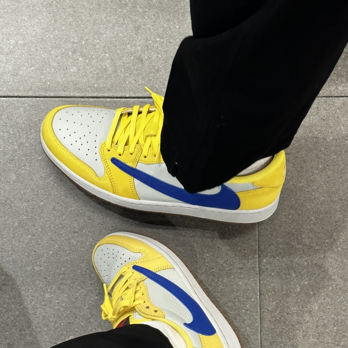 (W) Jordan 1 x Travis Scott Retro Low OG SP Canary 착용 스타일