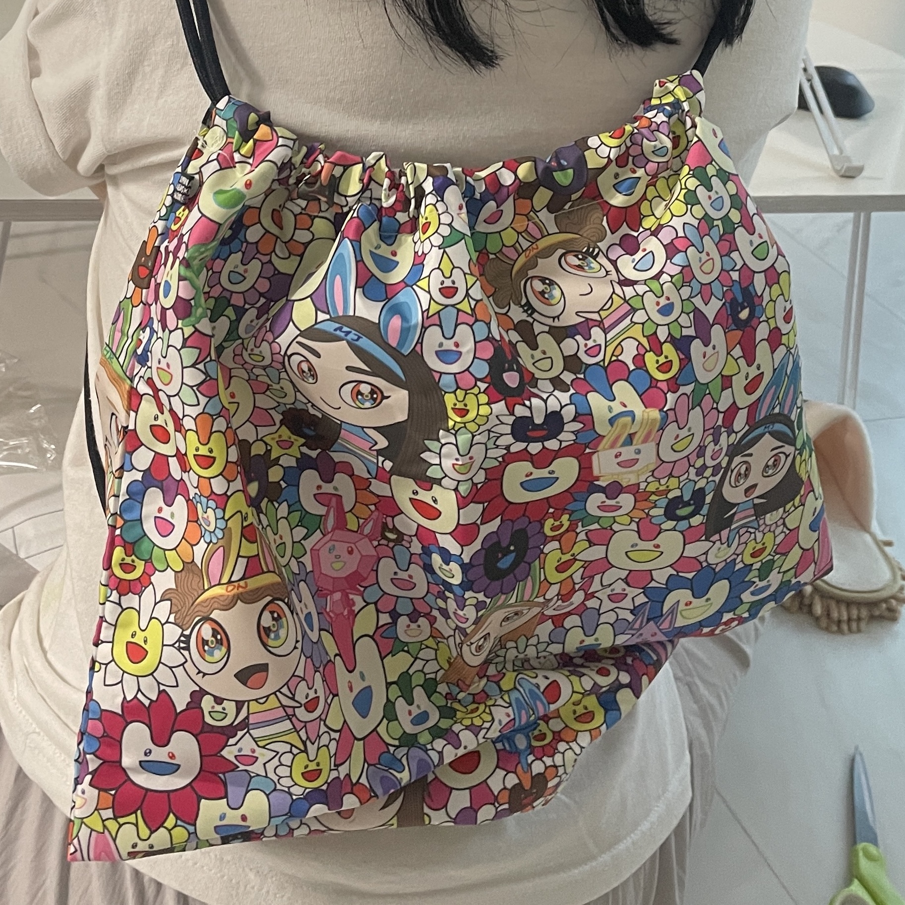 NewJeans Supernatural NJ x Murakami Drawstring Bag Ver. 착용 스타일