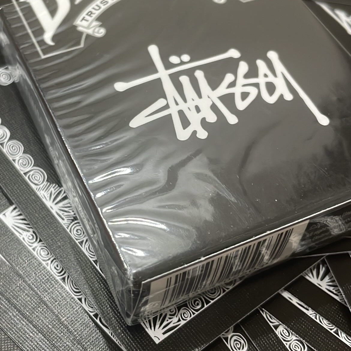 Stussy Playing Cards Black 착용 스타일