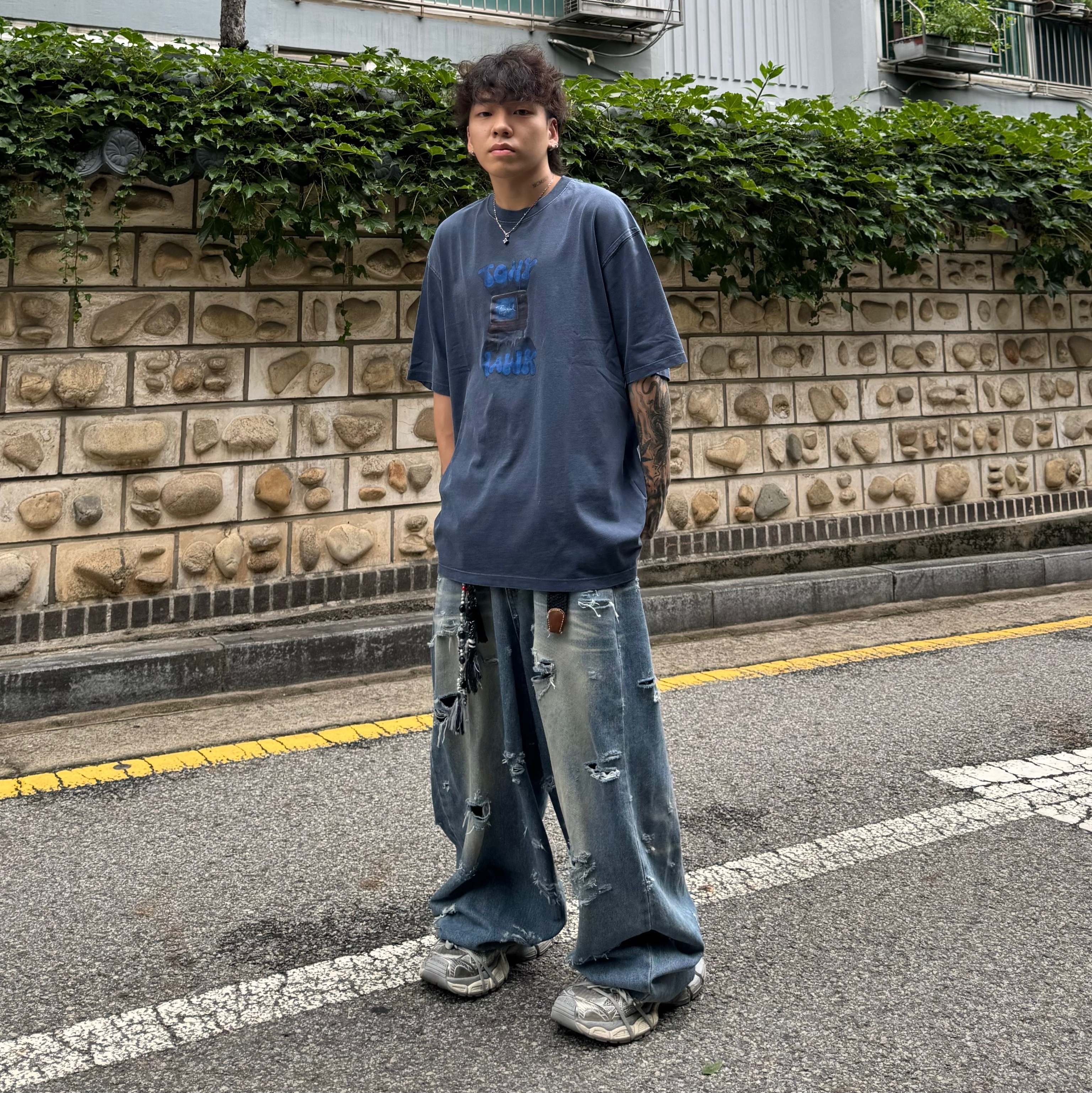 Balenciaga 3XL Sneakers Grey White Red 착용 스타일 - 4
