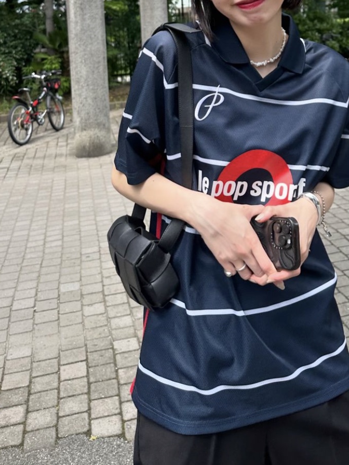 Pop Trading Company Striped Sportif Shortsleeve T-Shirt Navy 착용 스타일 - 2