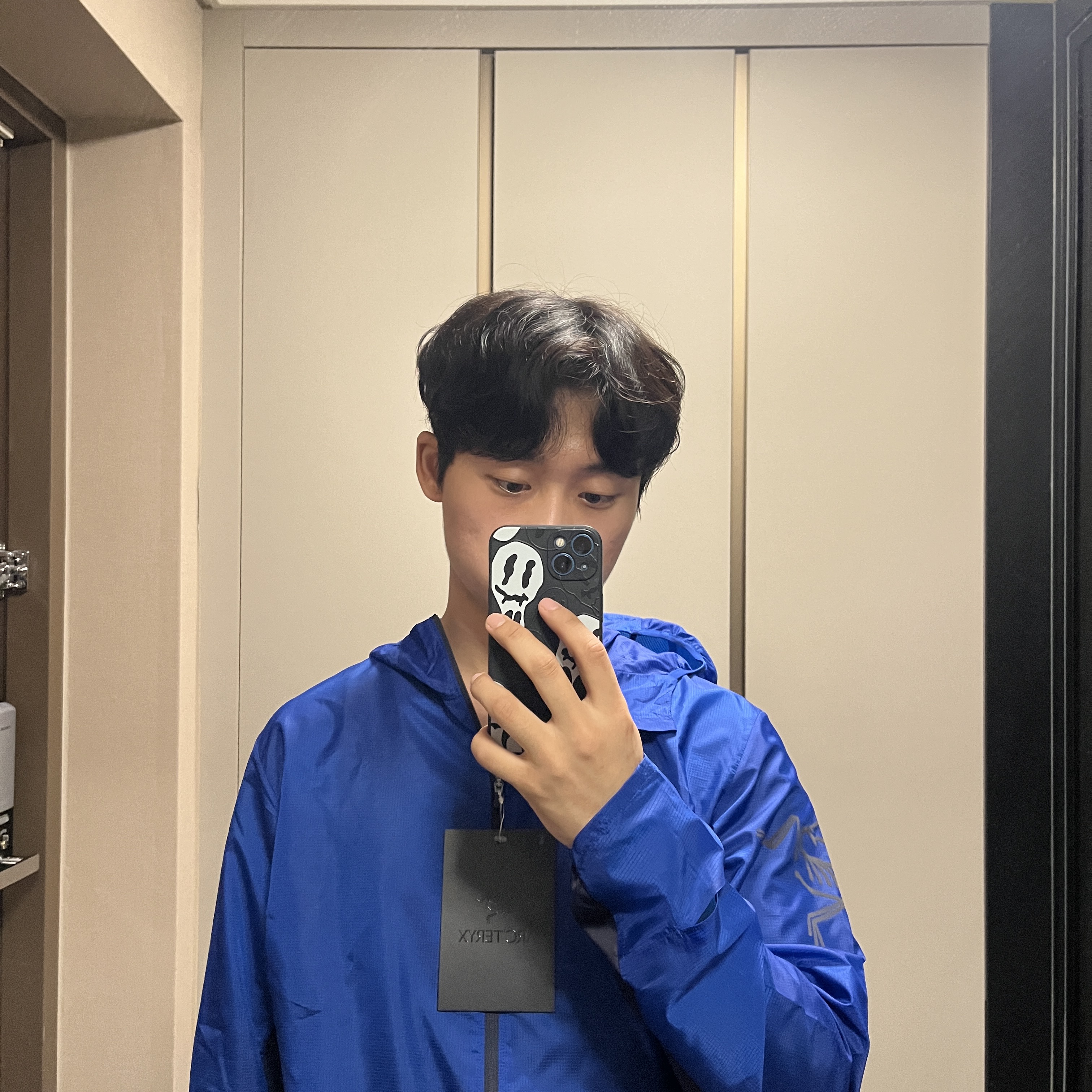 Arc'teryx Norvan Windshell Hoody Forage Chloris 착용 스타일