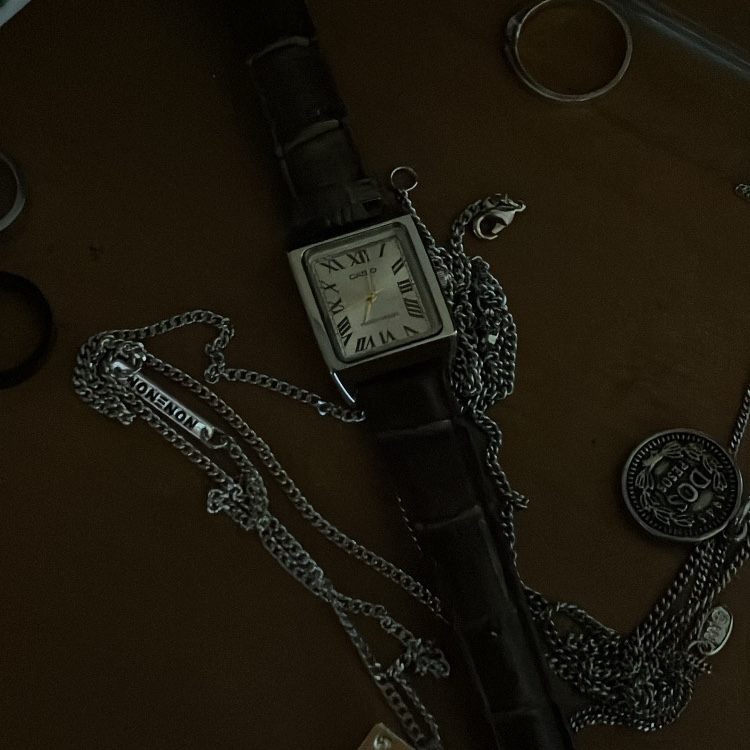 Casio LTP-V007L-9B 착용 스타일