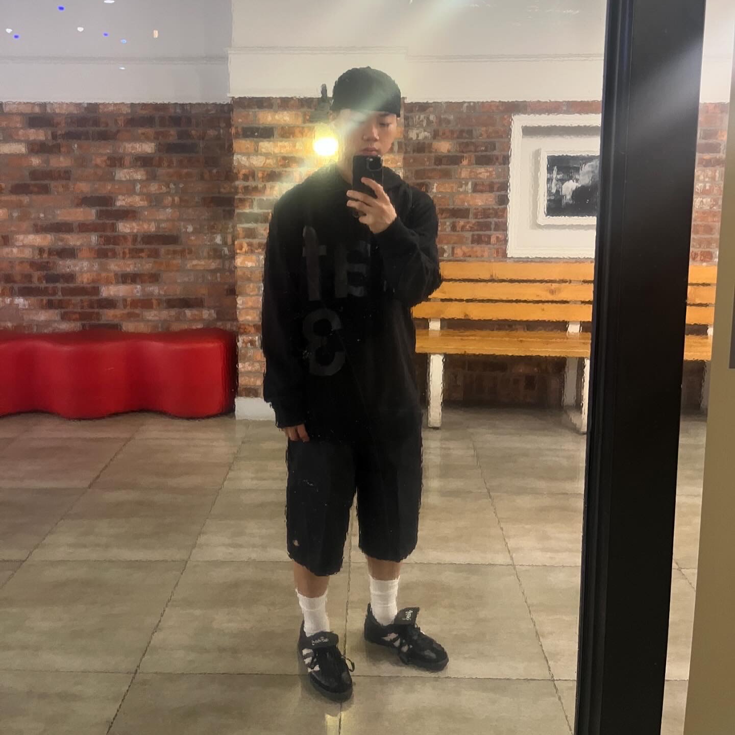 [KREAM 단독] Safarispot Basic Safari Hoodie Black 착용 스타일