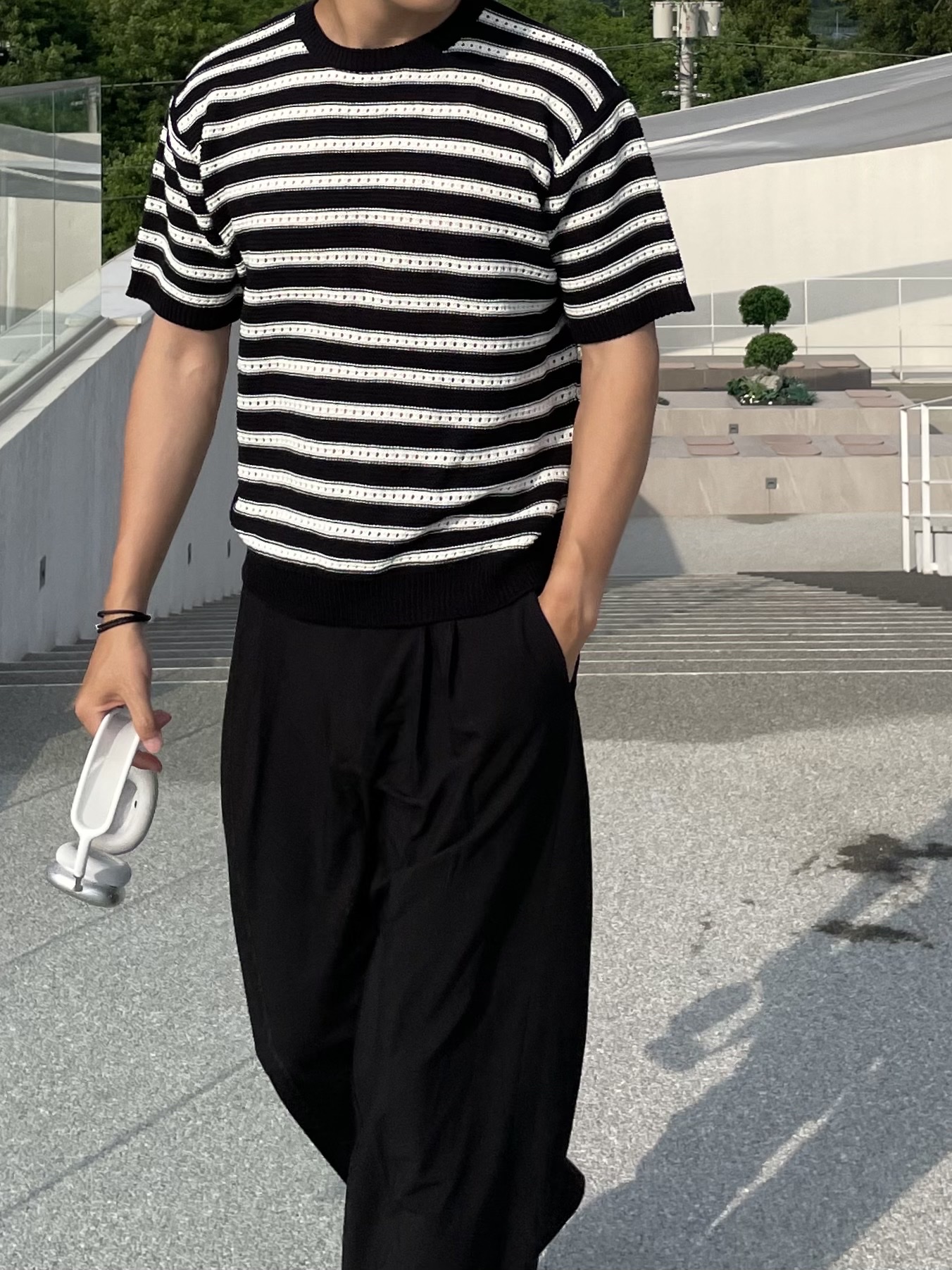 Adidas Superstar Core Black White, Apple AirPods Max Lightning Silver (Korean Ver.) 착용 스타일 - 4