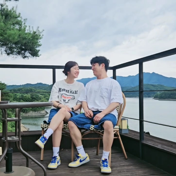 (W) Jordan 1 x Travis Scott Retro Low OG SP Canary, Human Made Graphic T-Shirt #02 White 착용 스타일