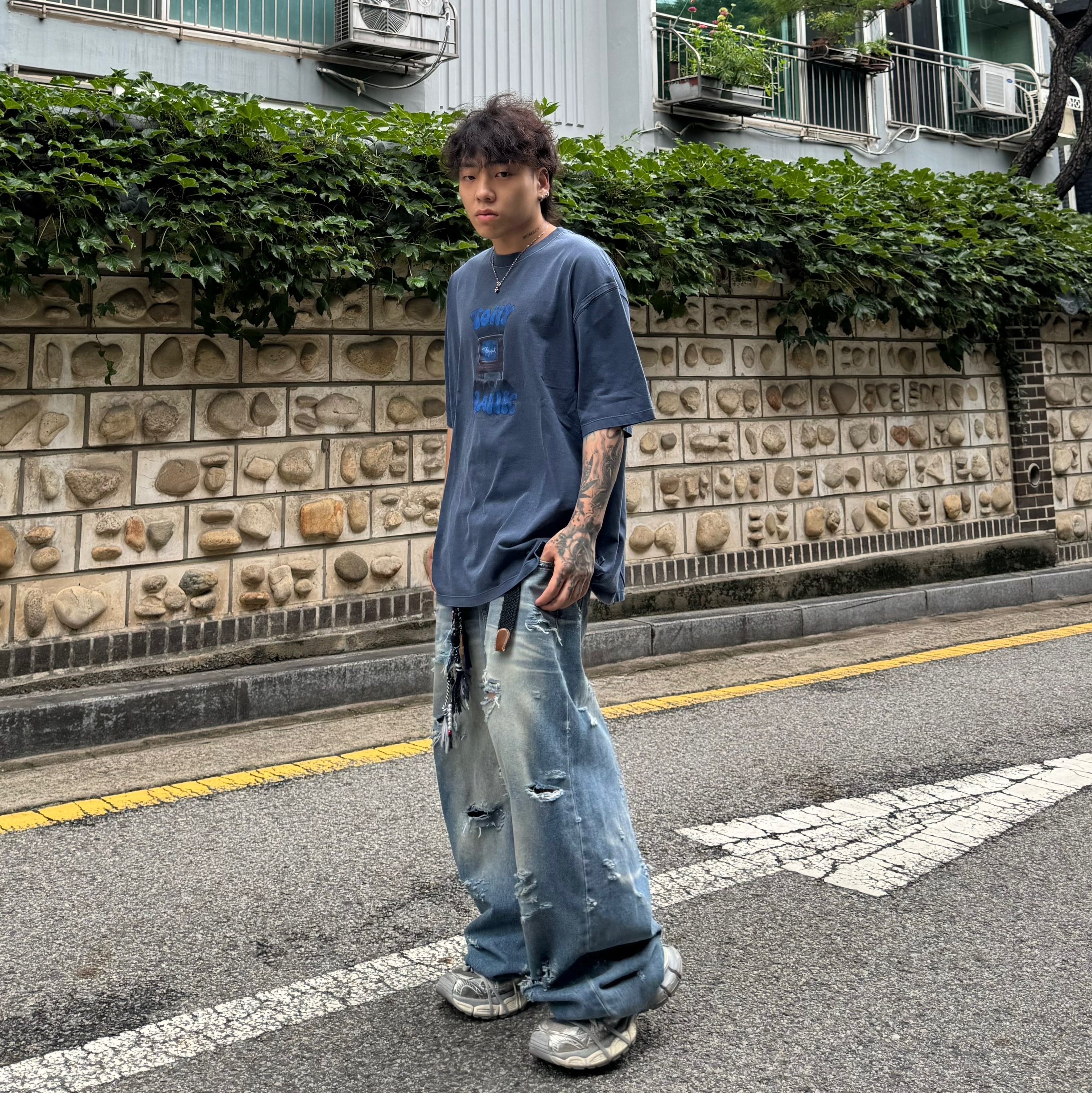 Balenciaga 3XL Sneakers Grey White Red 착용 스타일 - 2