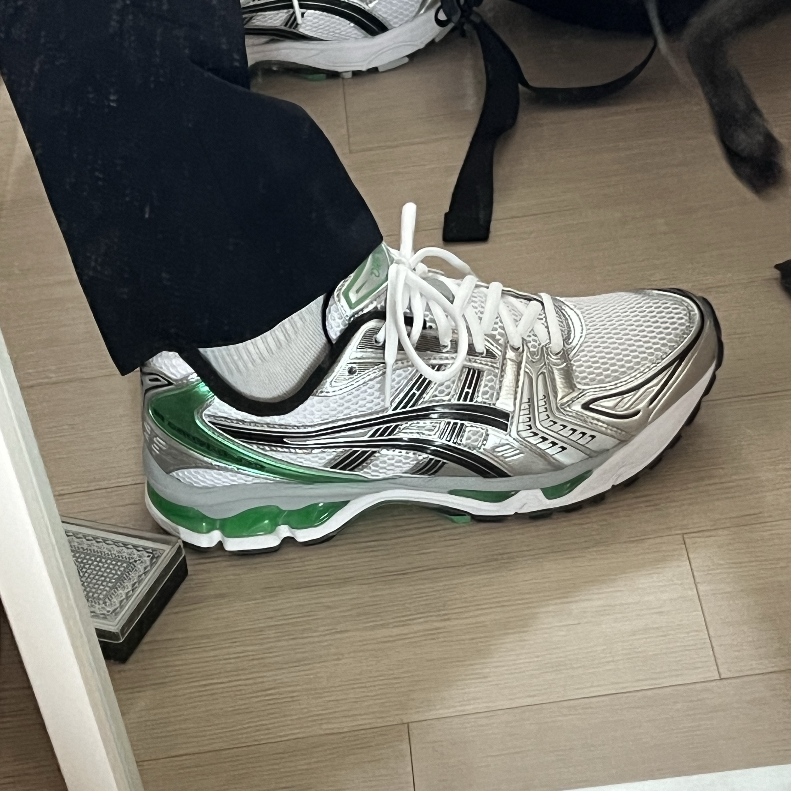 Asics Gel-Kayano 14 White Malachite Green 착용 스타일 - 3