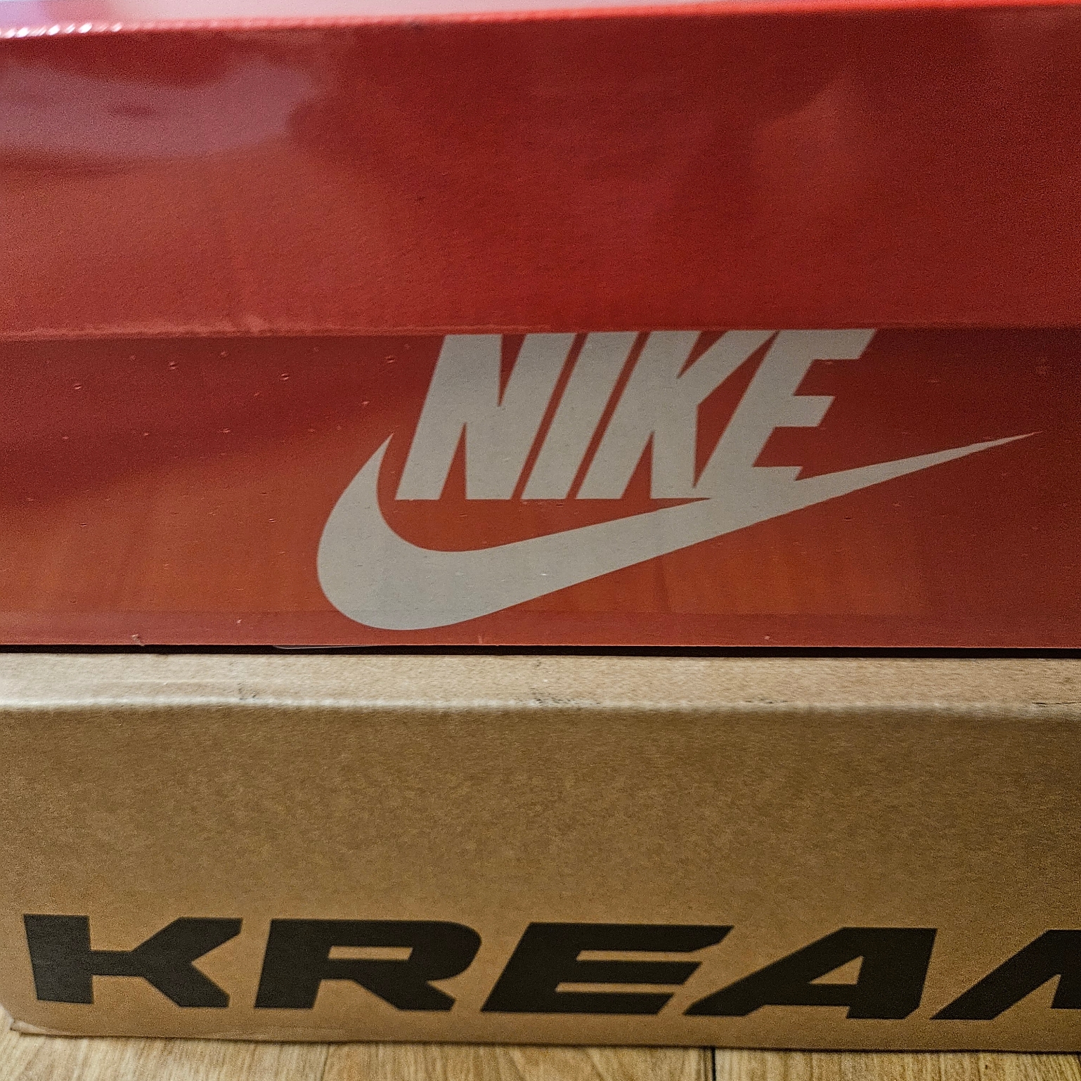 Nike V2K Run Pure Platinum Light Iron Ore 착용 스타일 - 3