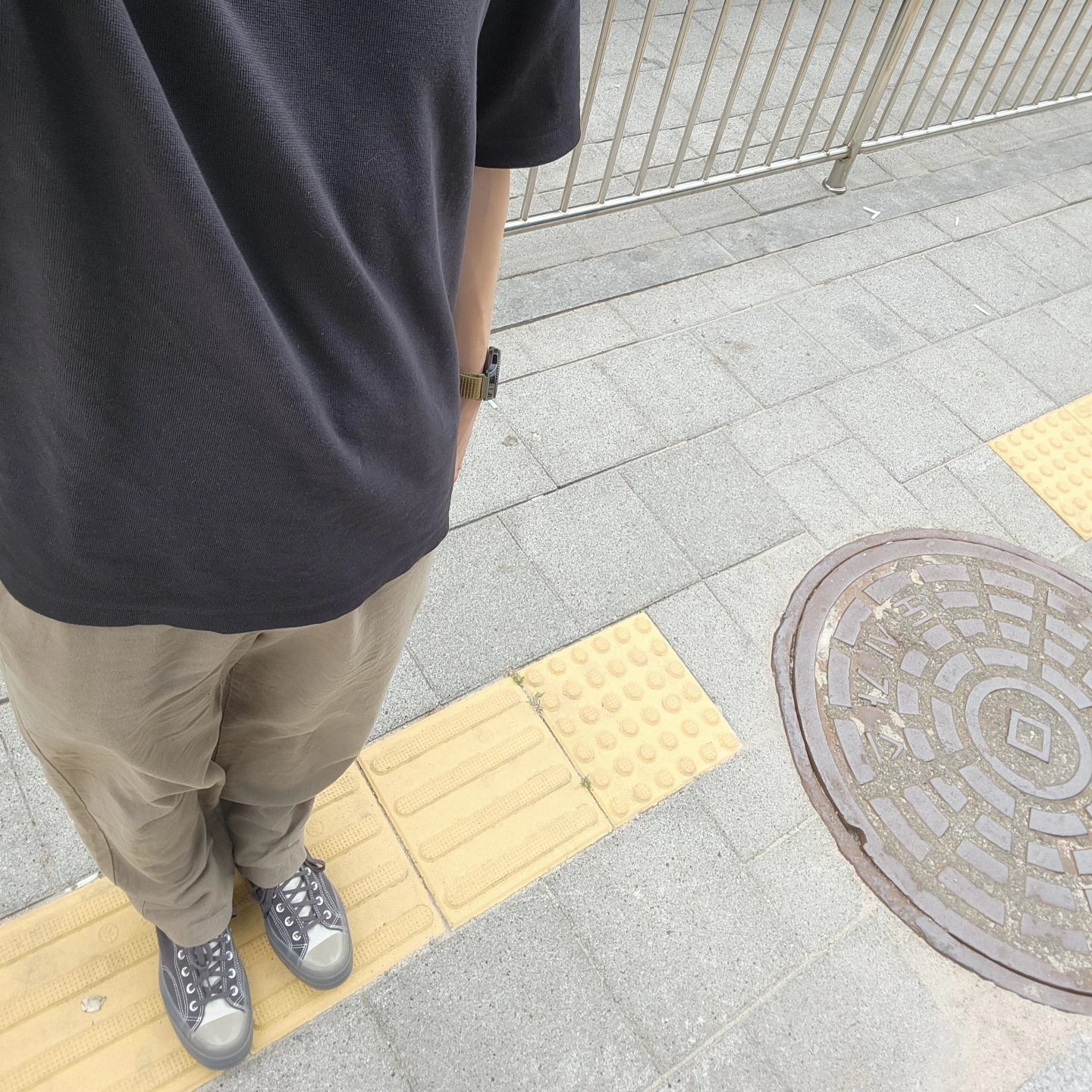 Converse x A-Cold-Wall Chuck 70 Hi Pavement 착용 스타일 - 1