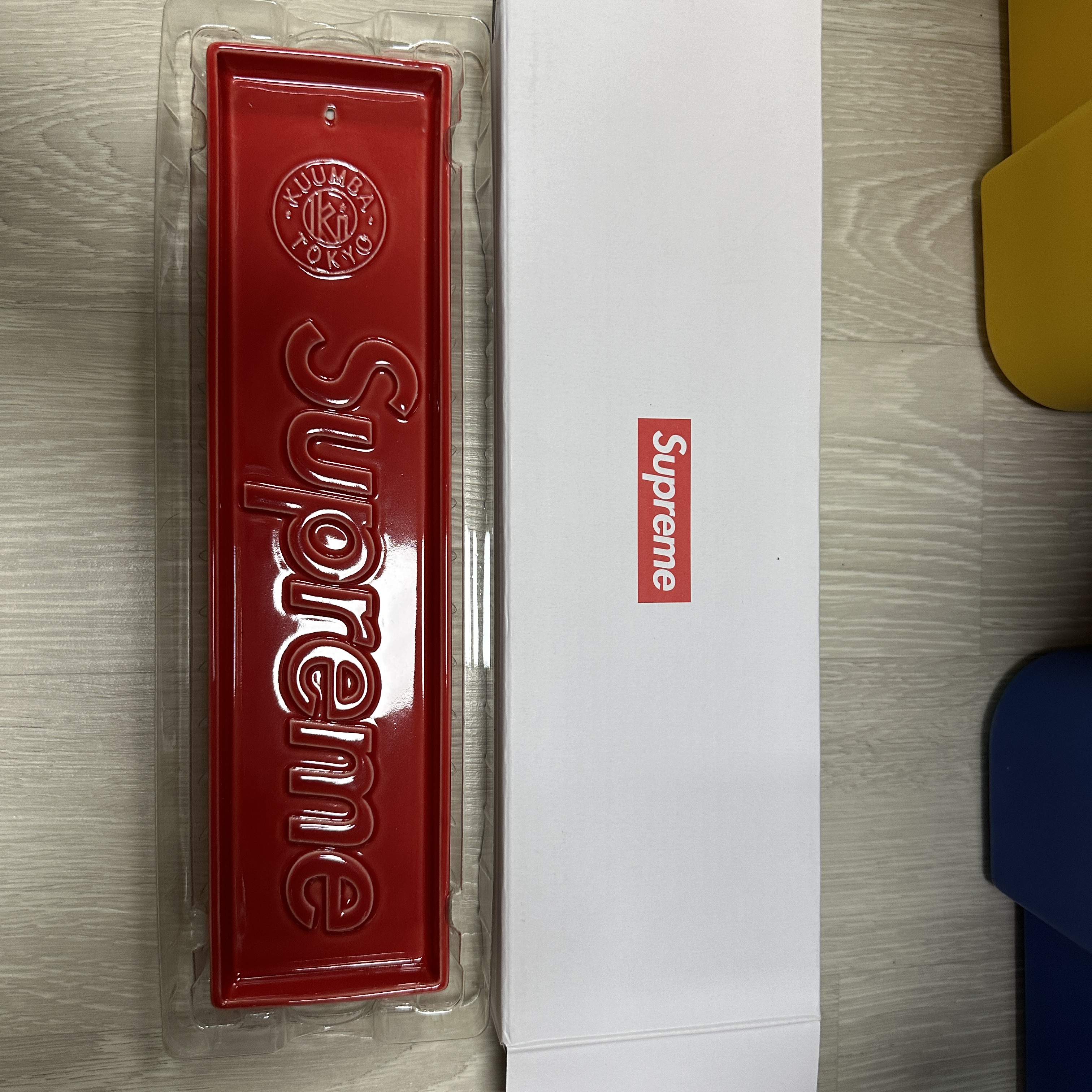 Supreme Kuumba Incense Tray Red - 24SS 착용 스타일
