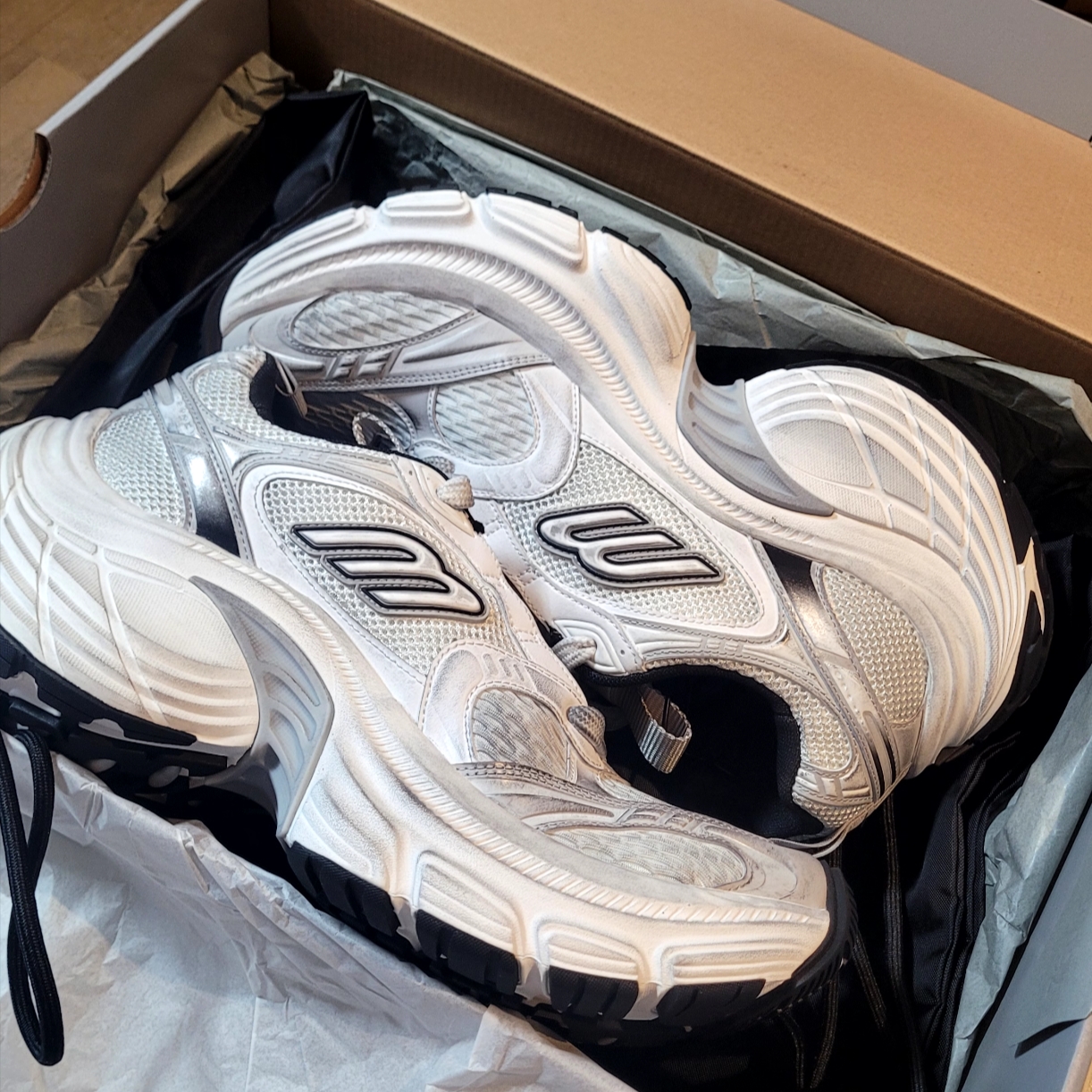 Balenciaga 10XL Sneakers White Grey Silver Black, (W) Balenciaga 10XL Sneakers White Grey Silver Black 착용 스타일 - 2