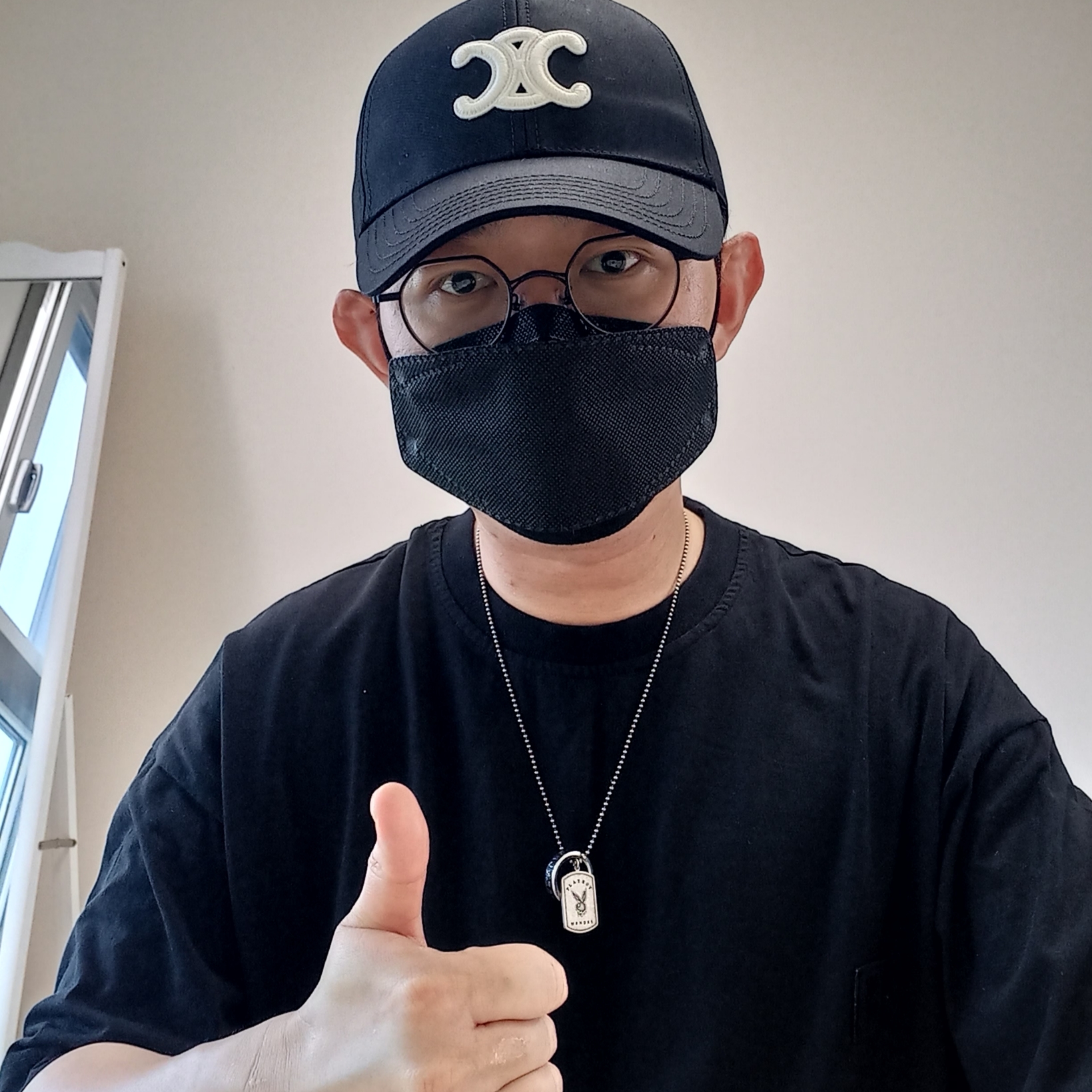 (W) Celine Triomphe Baseball Cap in Cotton Black, Wooyoungmi Luminous Jellyfish Back Logo T-Shirt Black - 24SS 착용 스타일 - 7