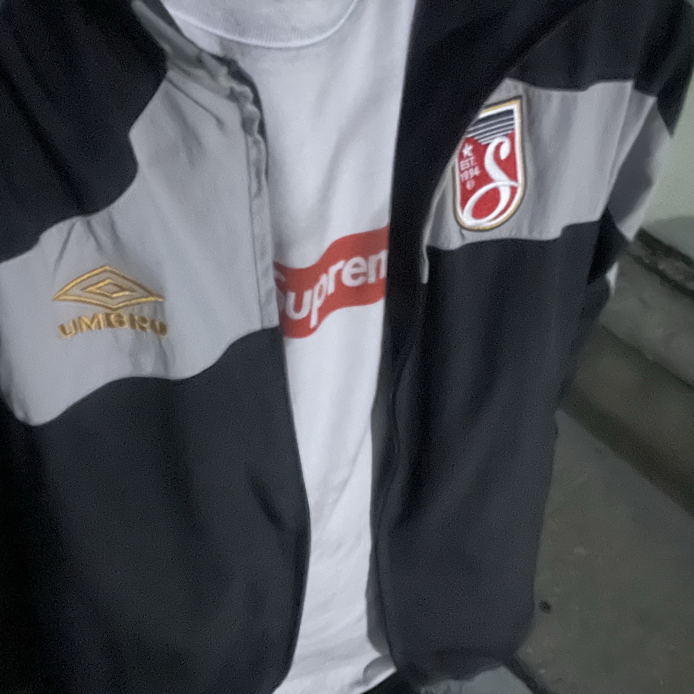 Supreme x Umbro Track Jacket Black - 23SS, Supreme x MM6 Maison Margiela Box Logo T-Shirt White - 24SS 착용 스타일