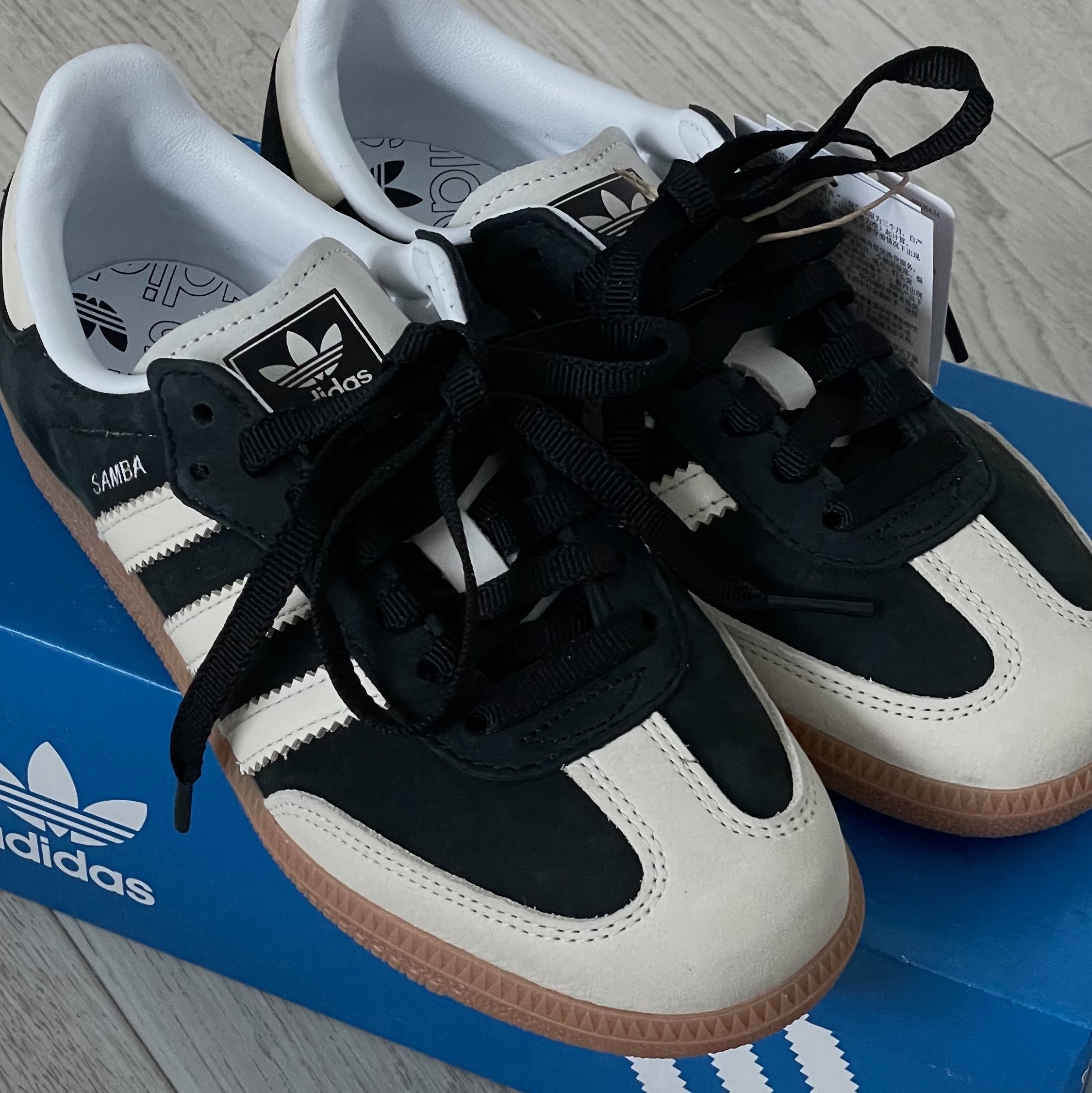 (W) Adidas Samba OG Core Black Wonder White 착용 스타일 - 1